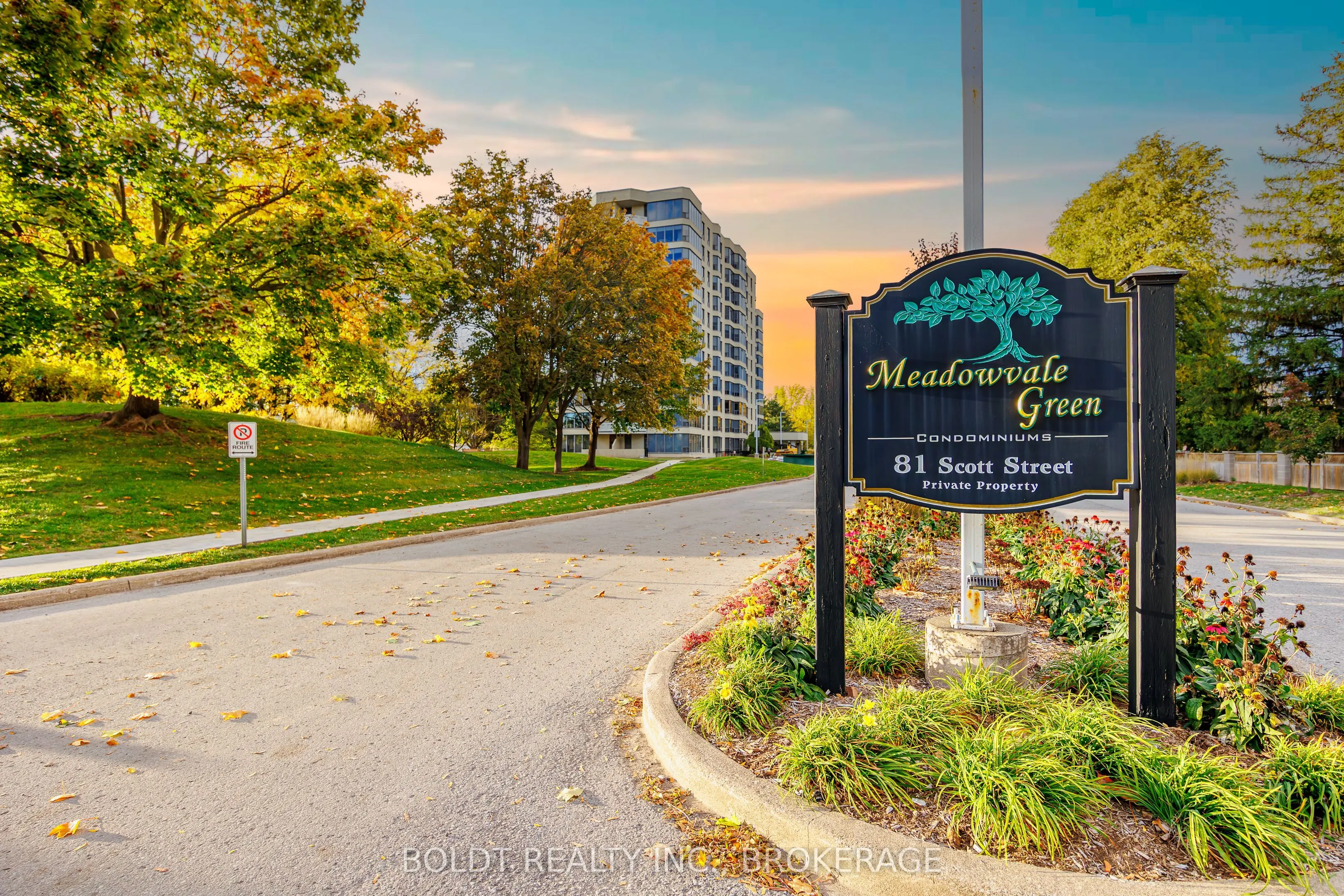 81 Scott Street, #809