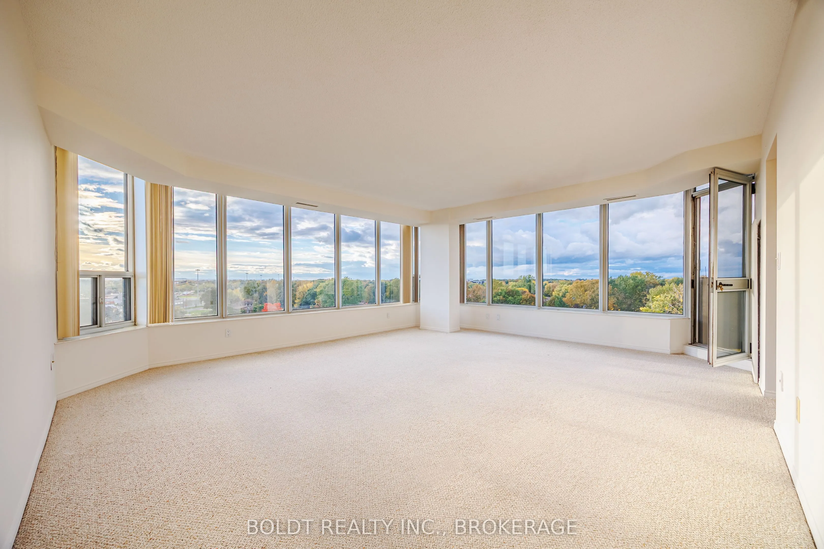 81 Scott Street, #809