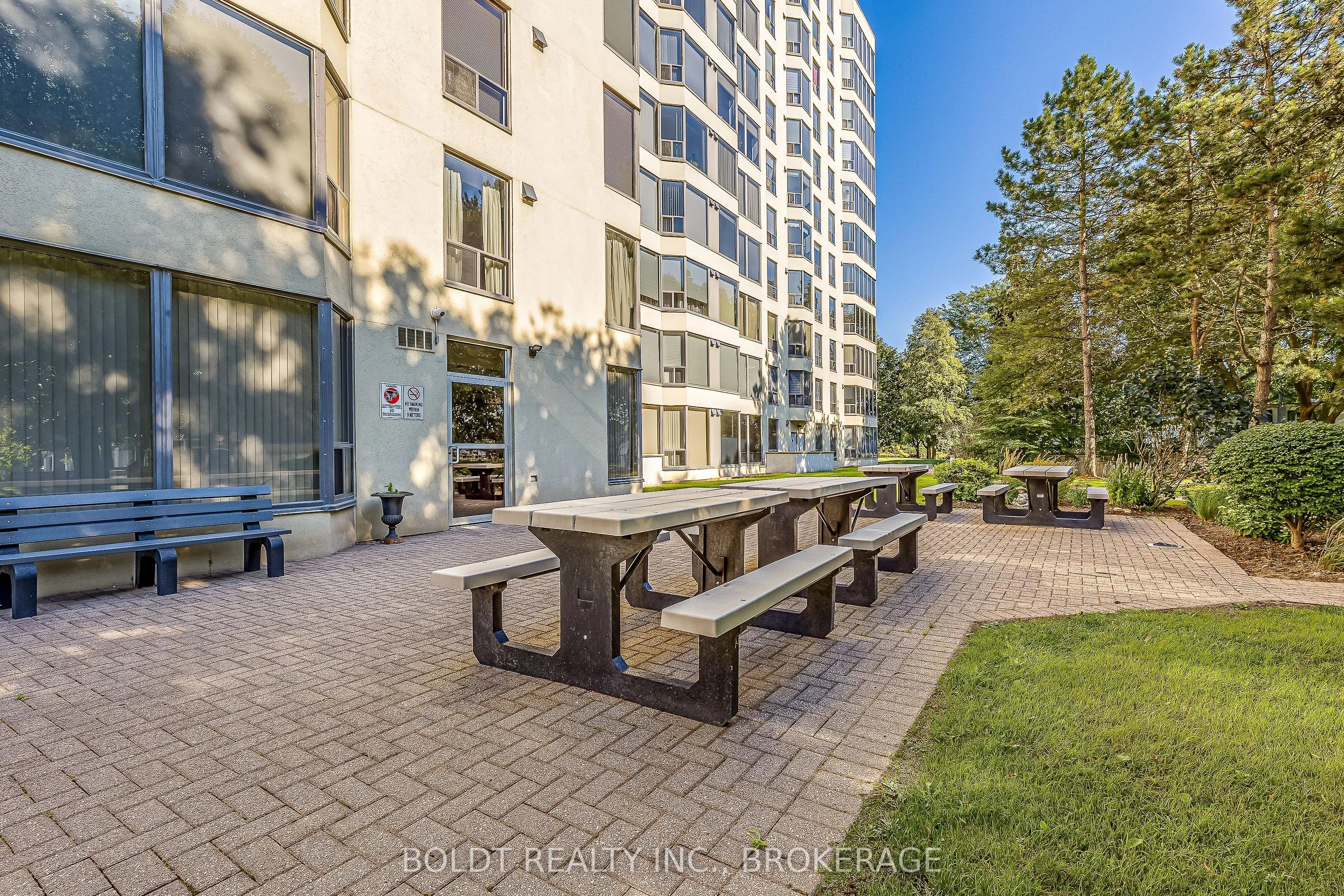 81 Scott Street, #809