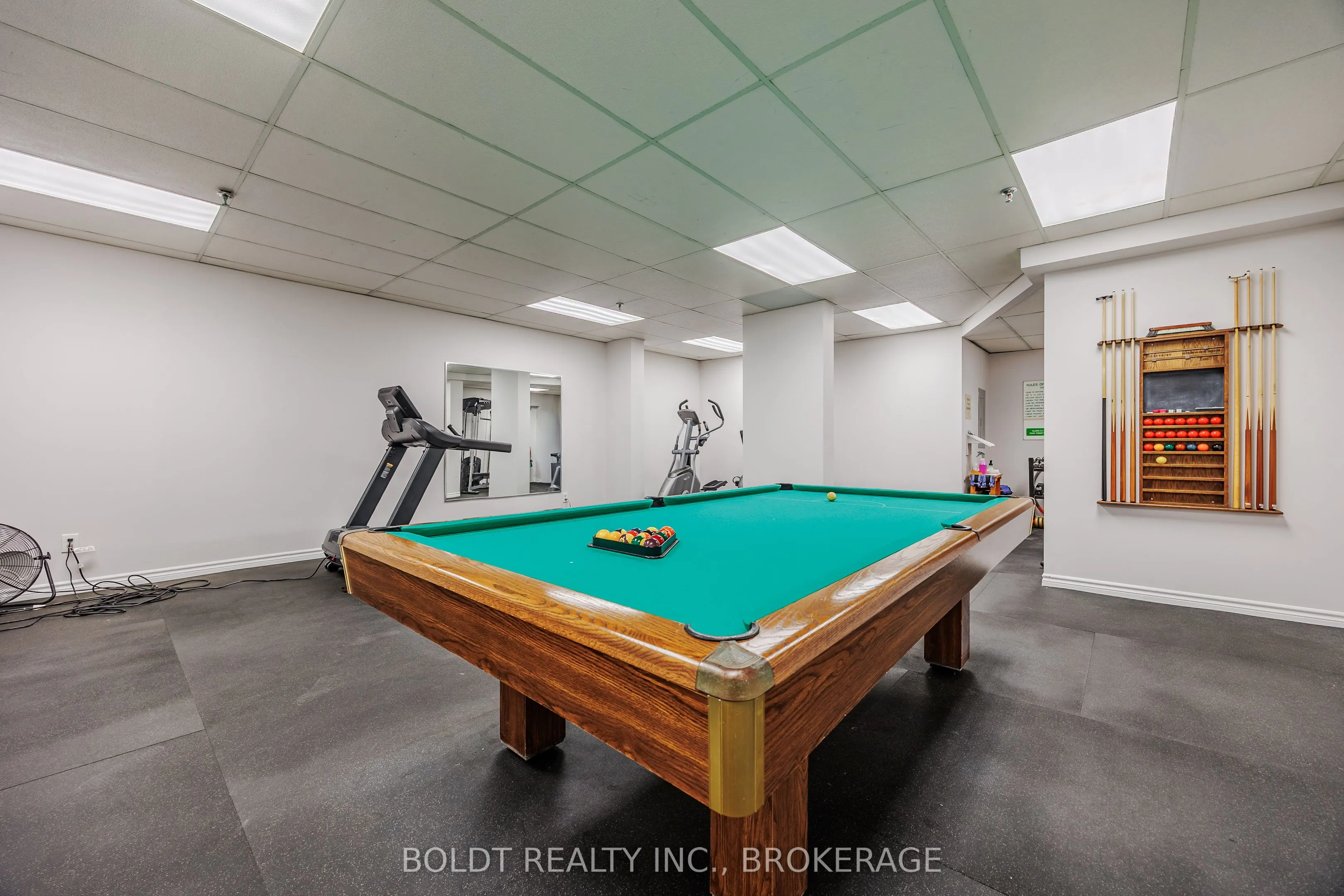 81 Scott Street, #809