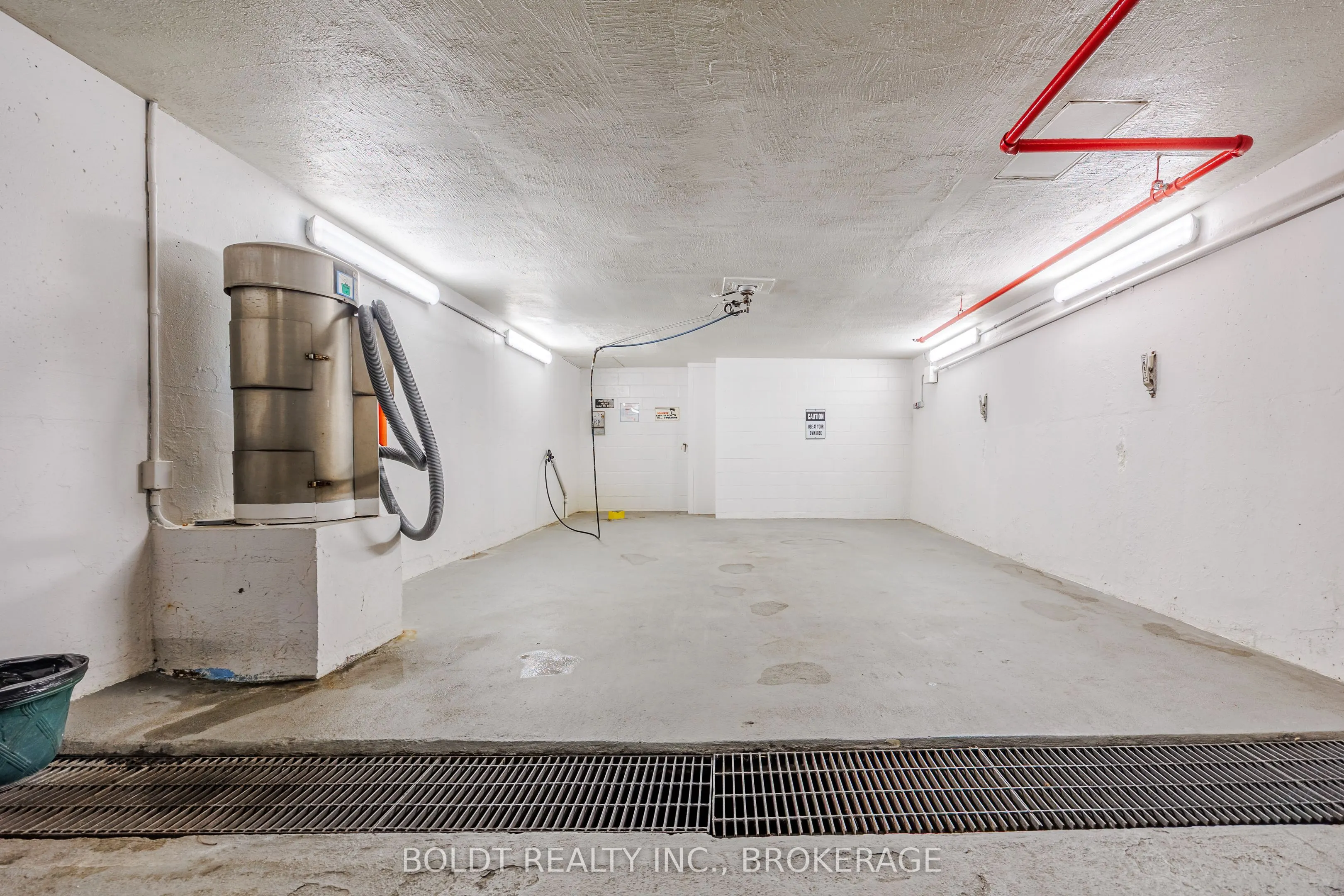 81 Scott Street, #809