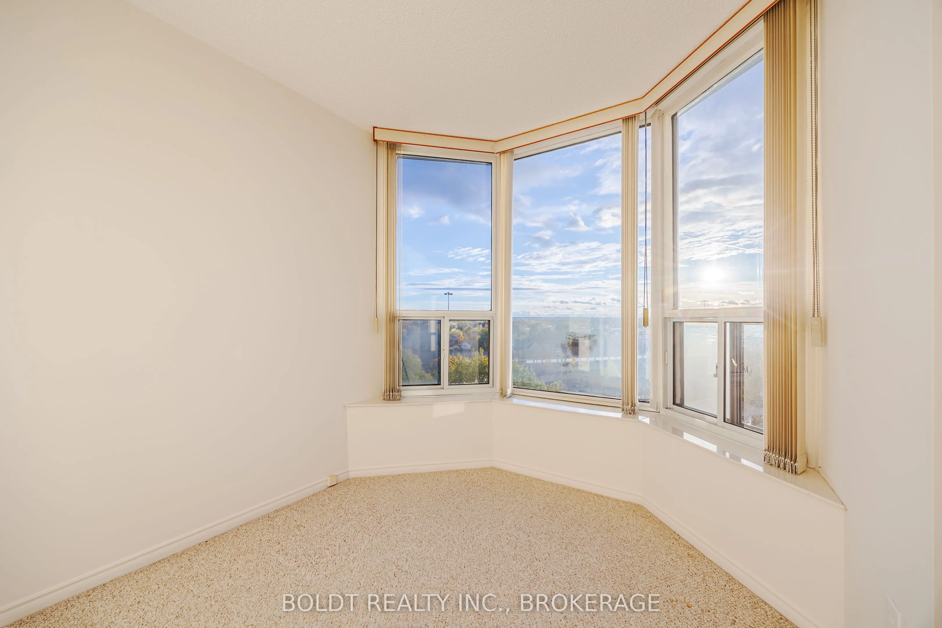 81 Scott Street, #809