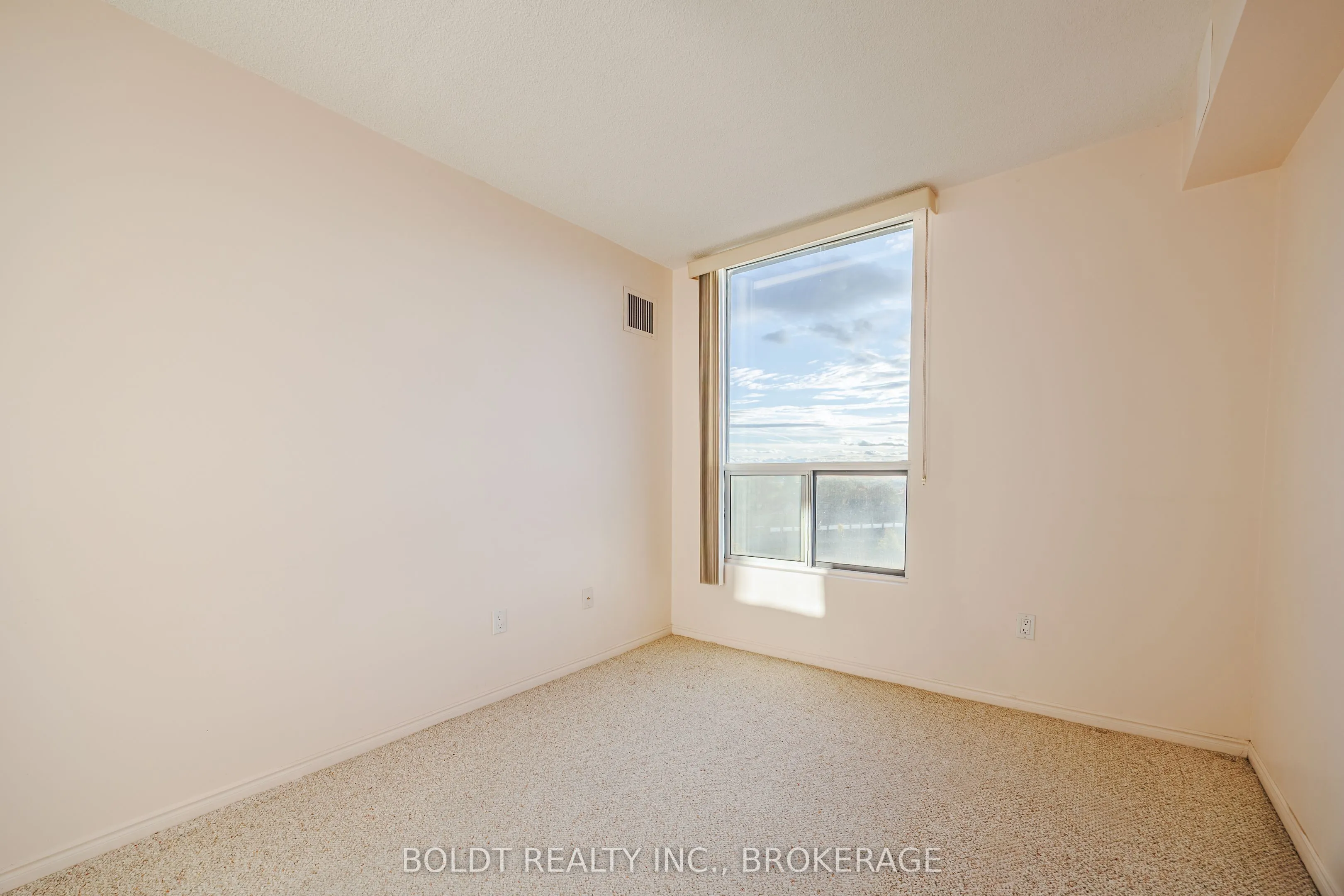 81 Scott Street, #809