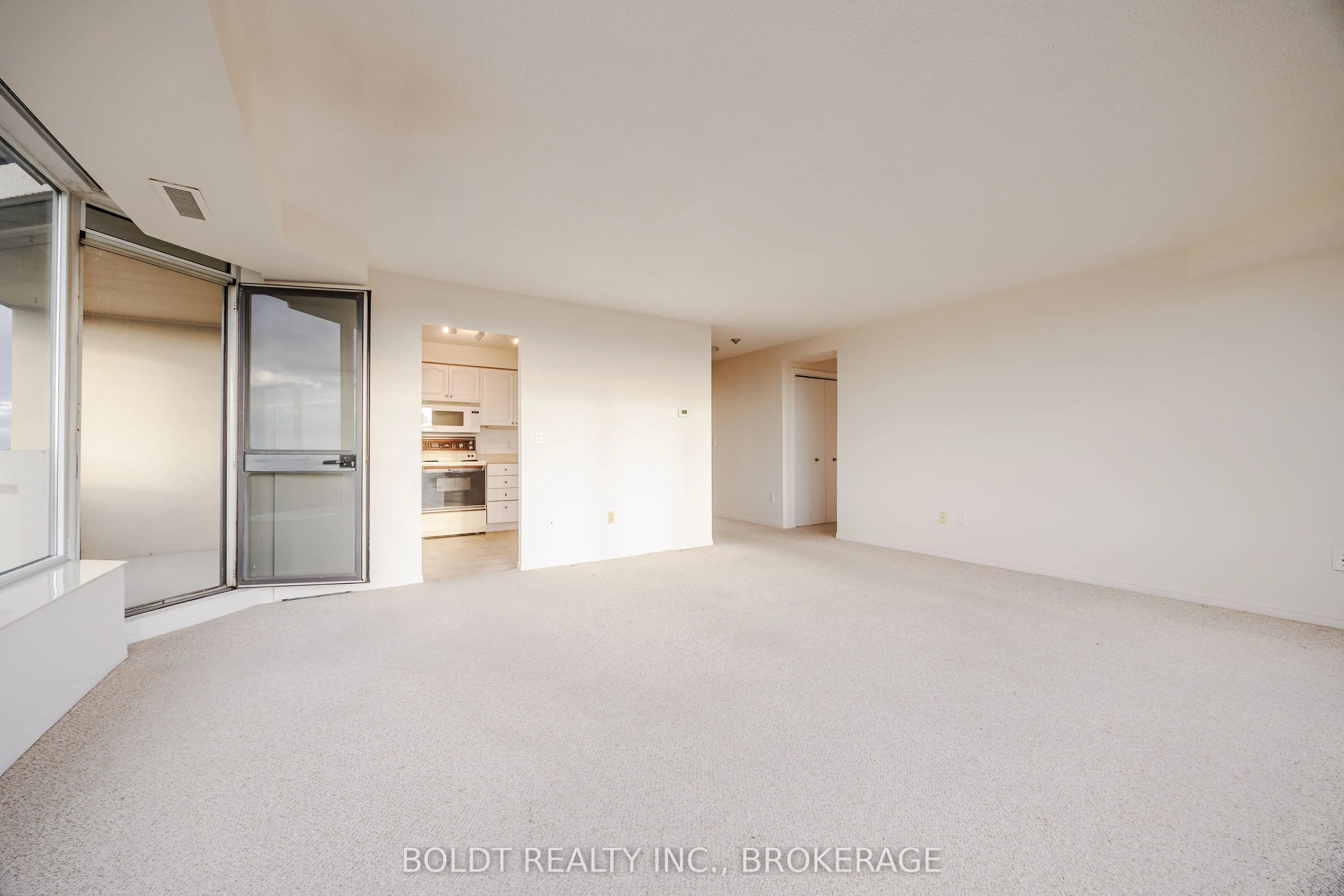 81 Scott Street, #809