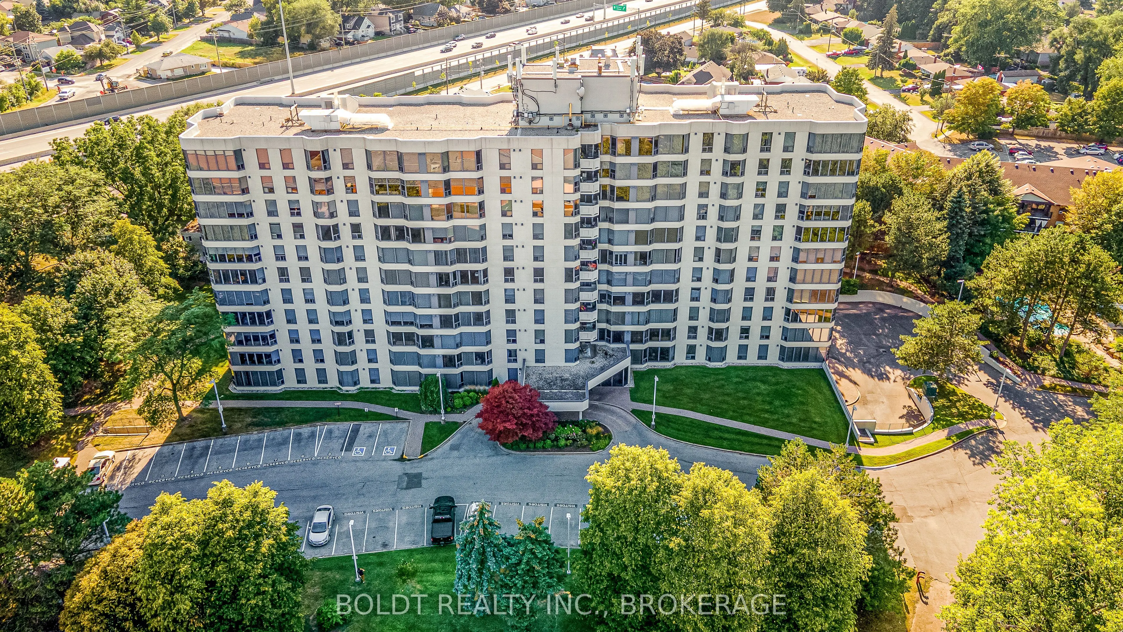 81 Scott Street, #809