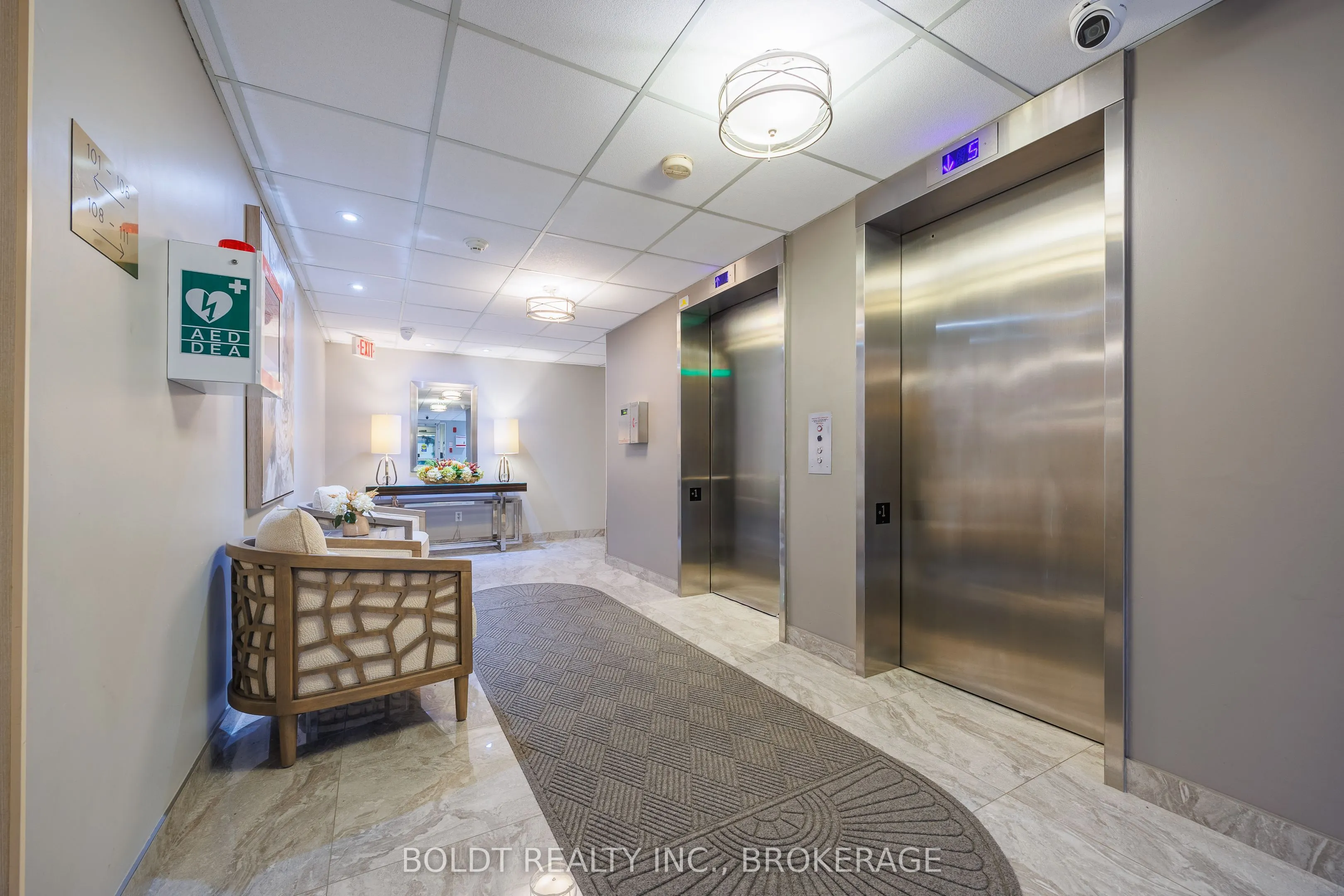 81 Scott Street, #809