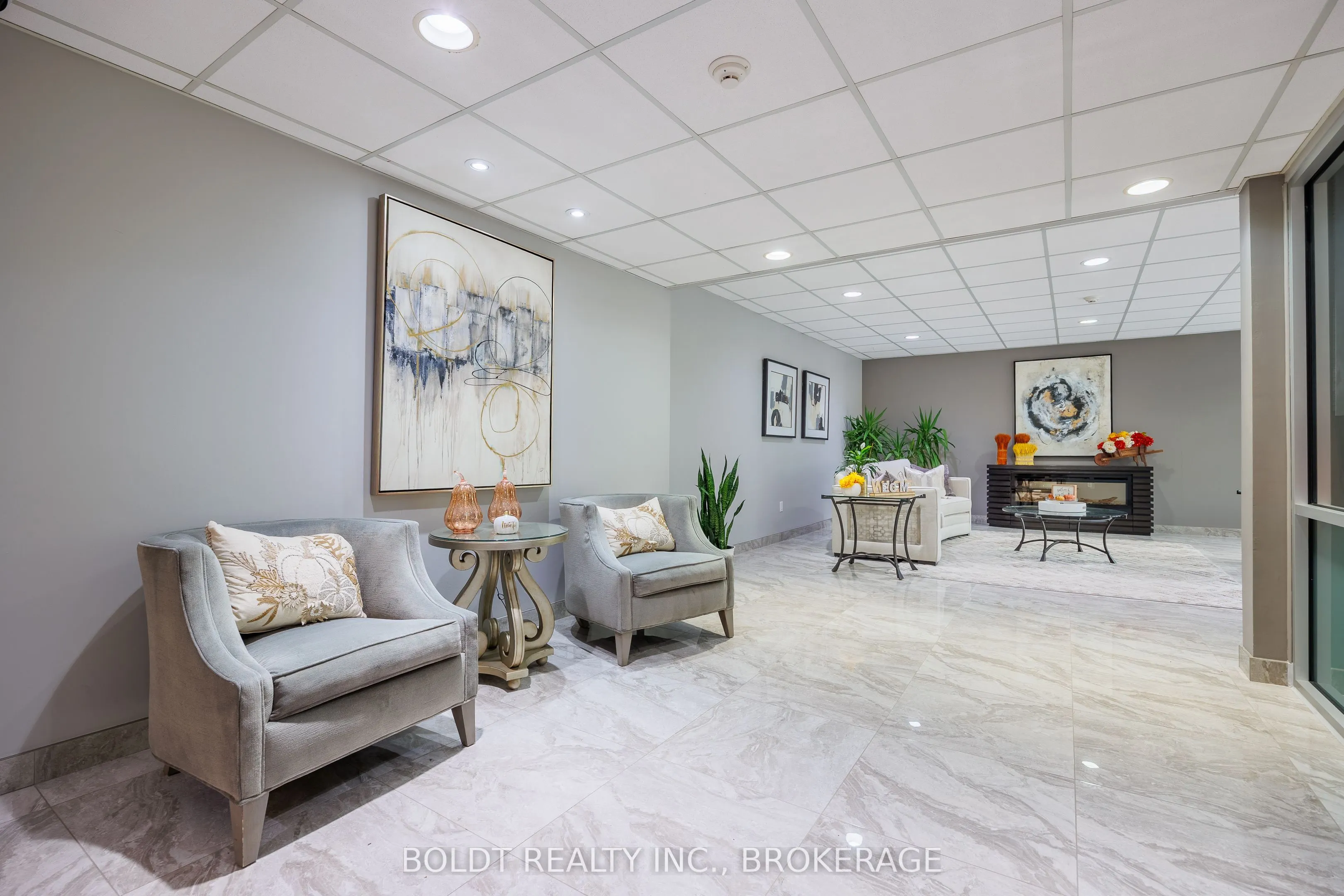 81 Scott Street, #809