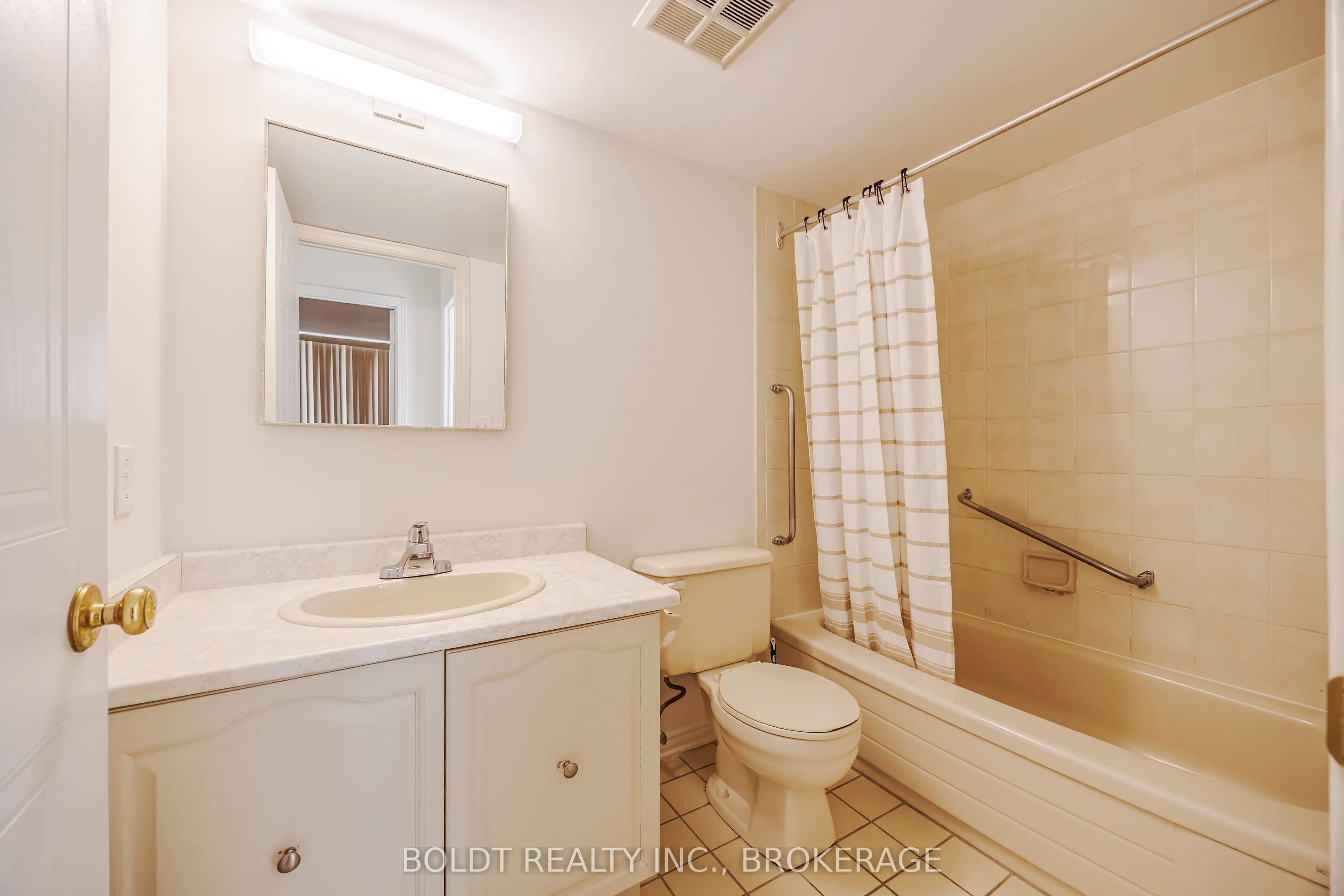 81 Scott Street, #809