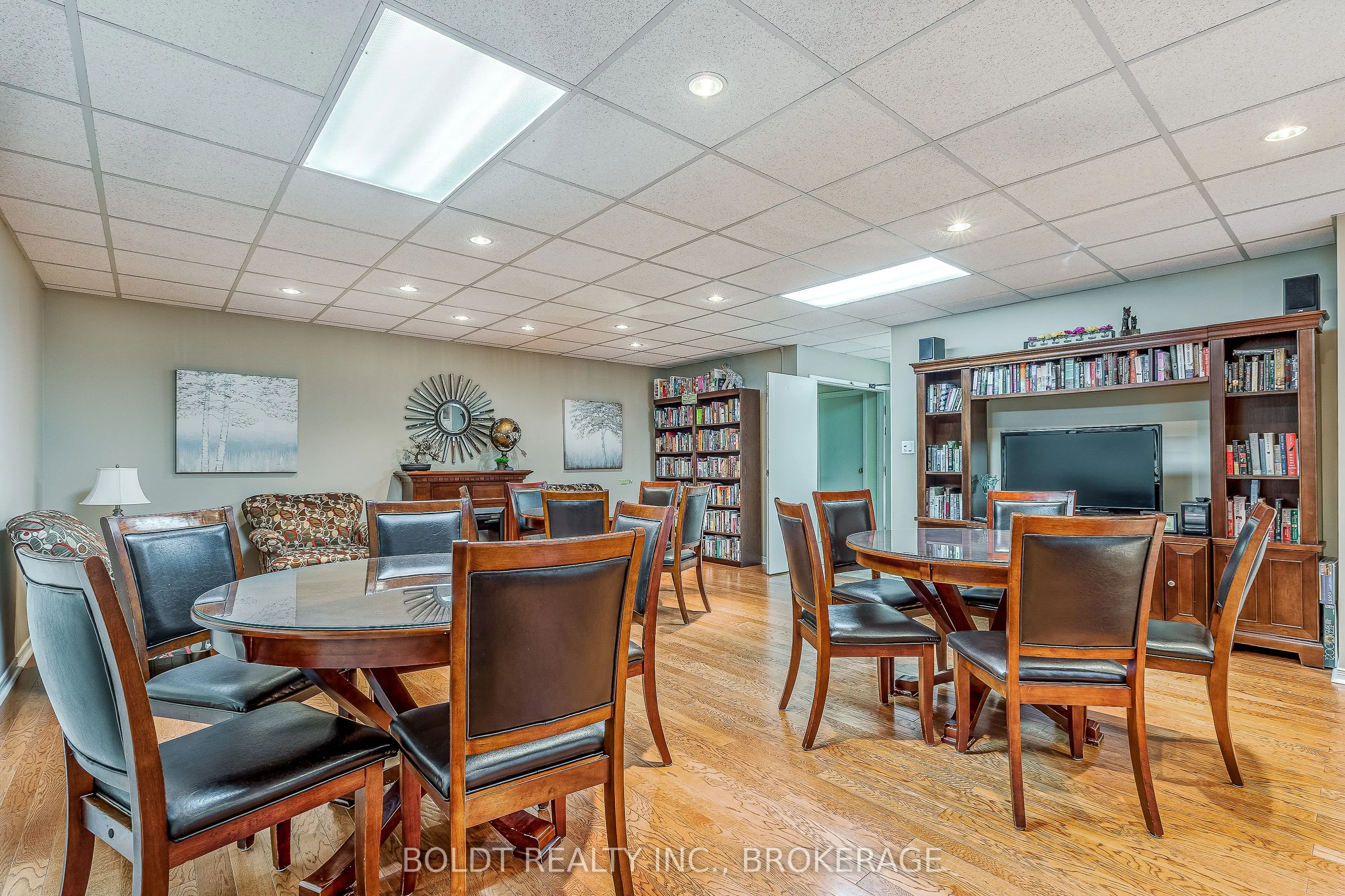 81 Scott Street, #809