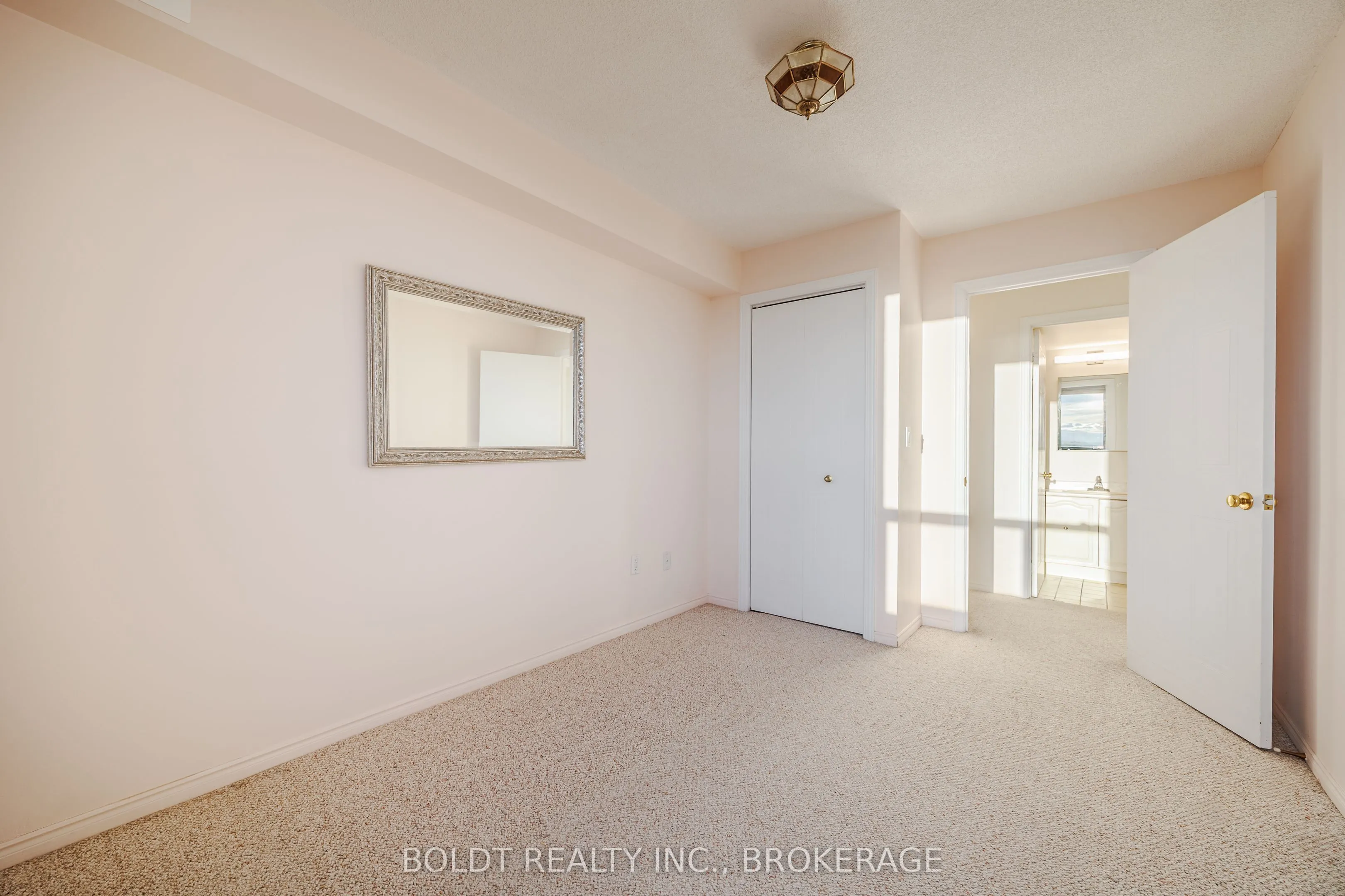 81 Scott Street, #809