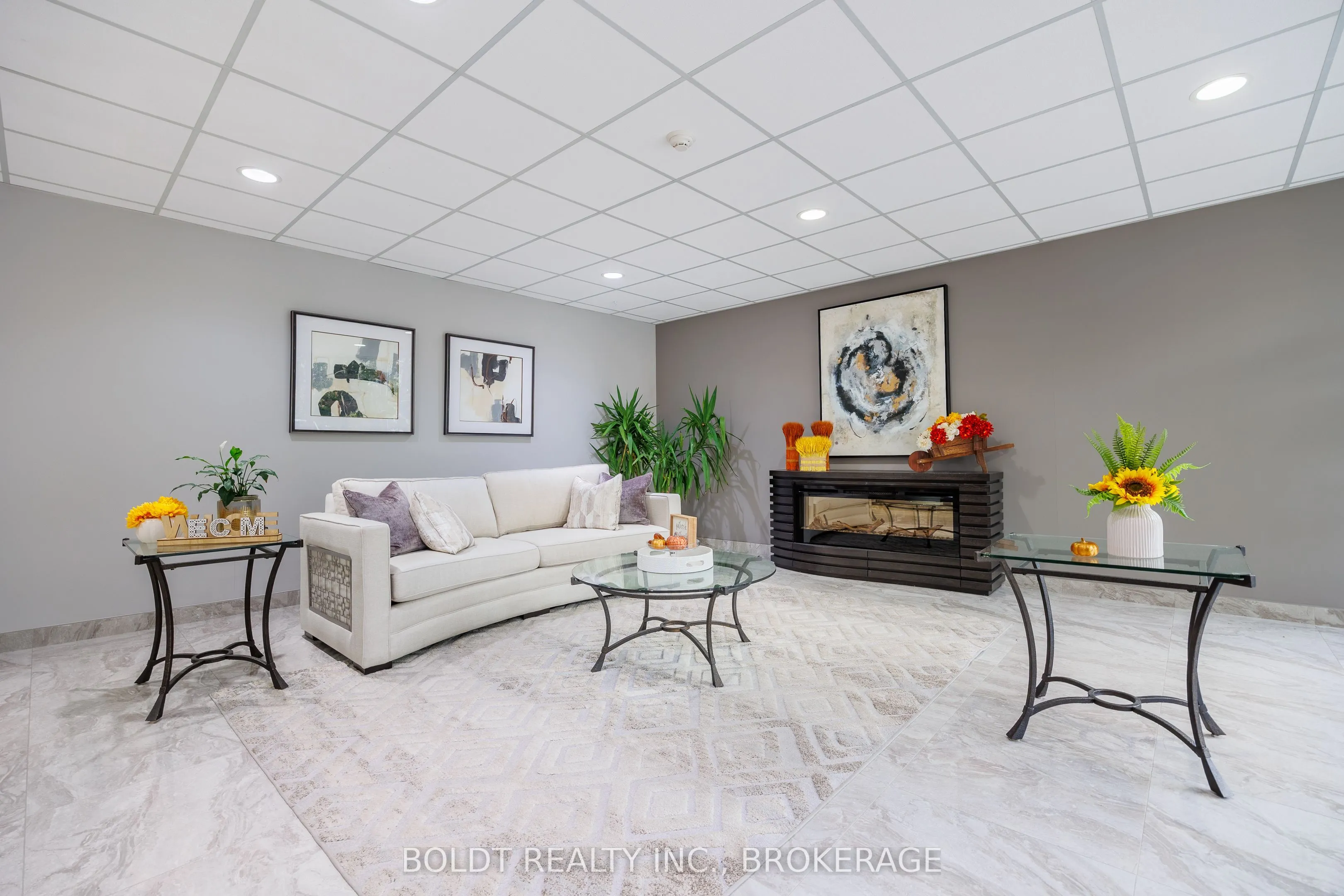 81 Scott Street, #809