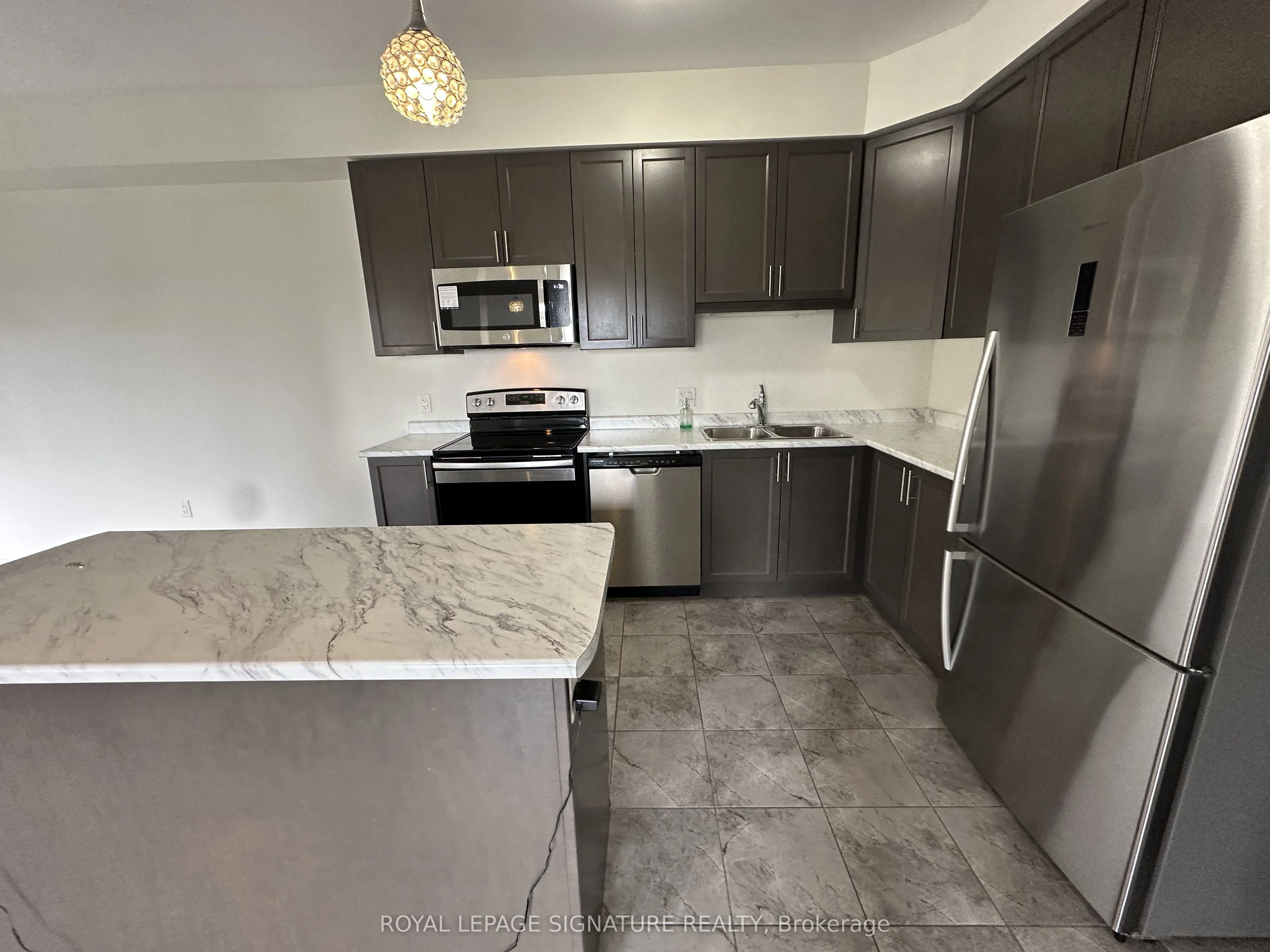 40 Kingsborough Dr Drive