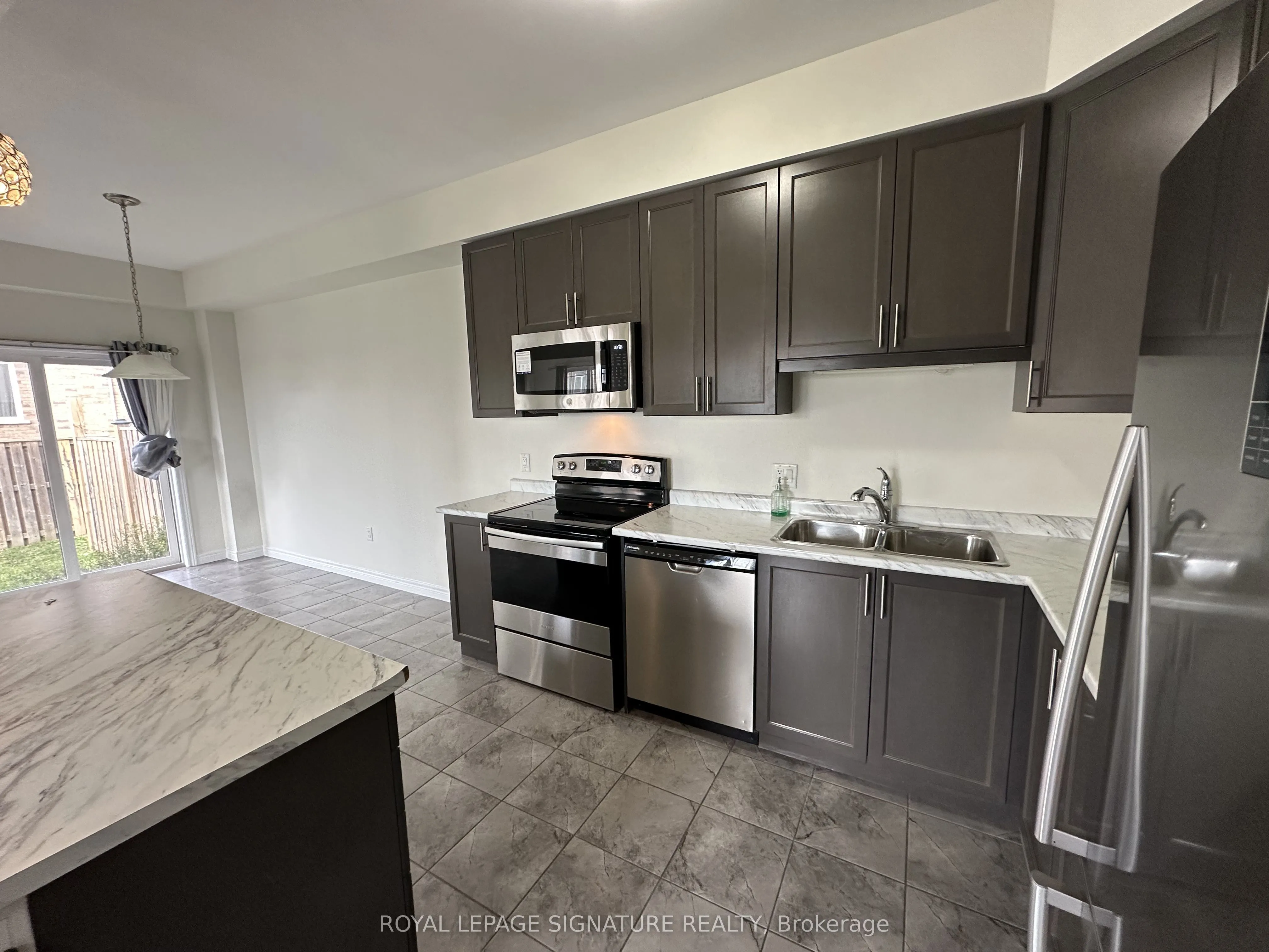 40 Kingsborough Dr Drive