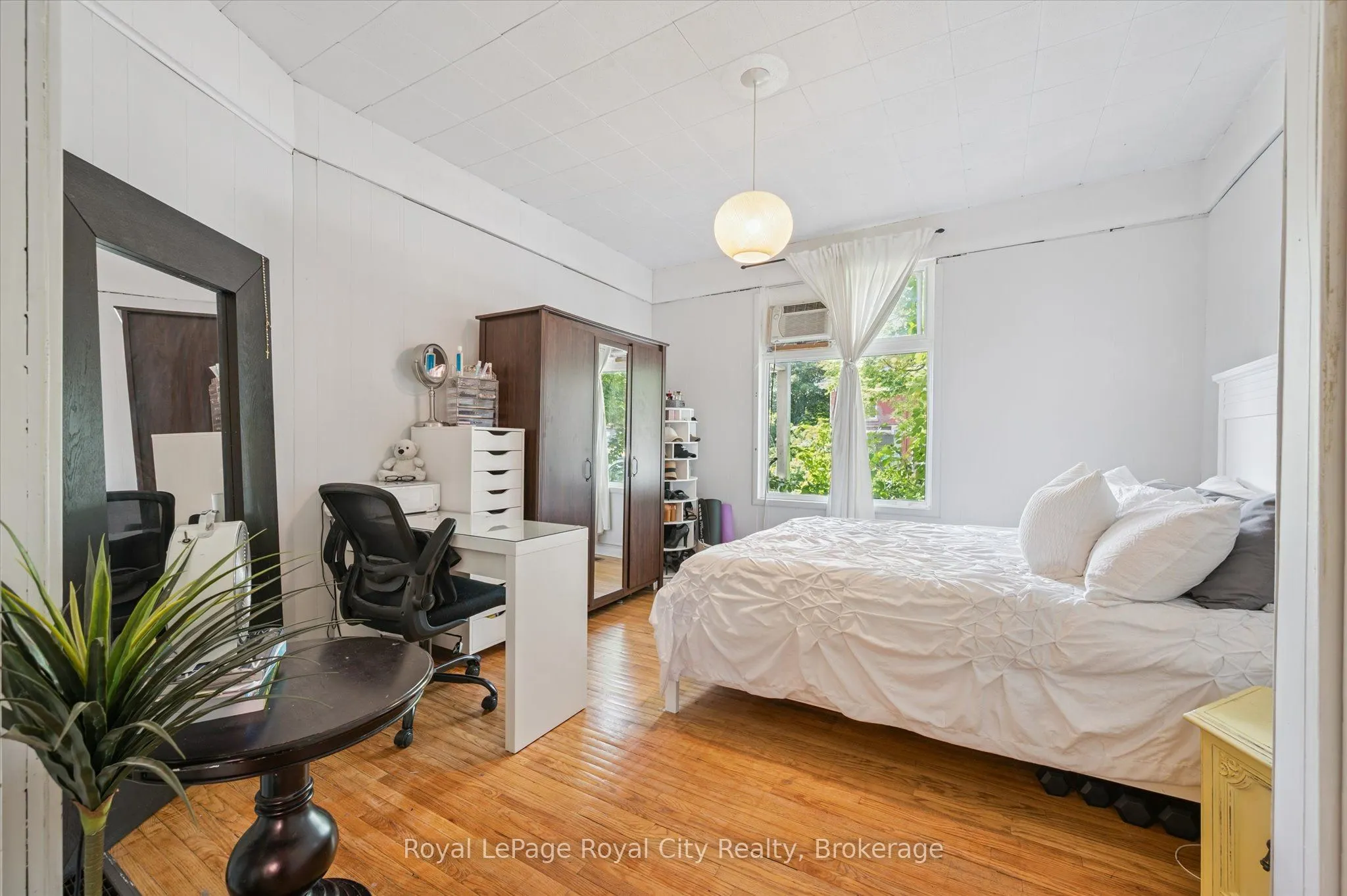 148 Suffolk Street W