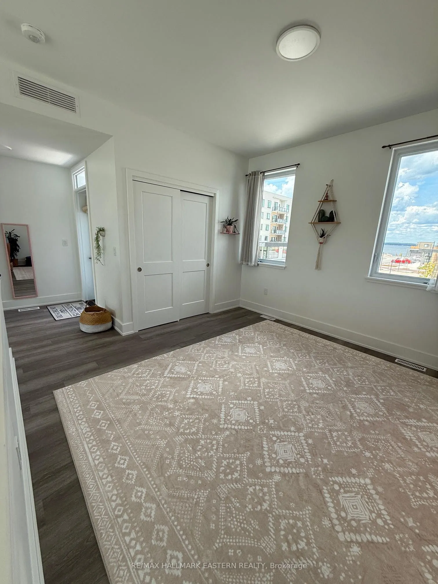 19 West Street N, #4