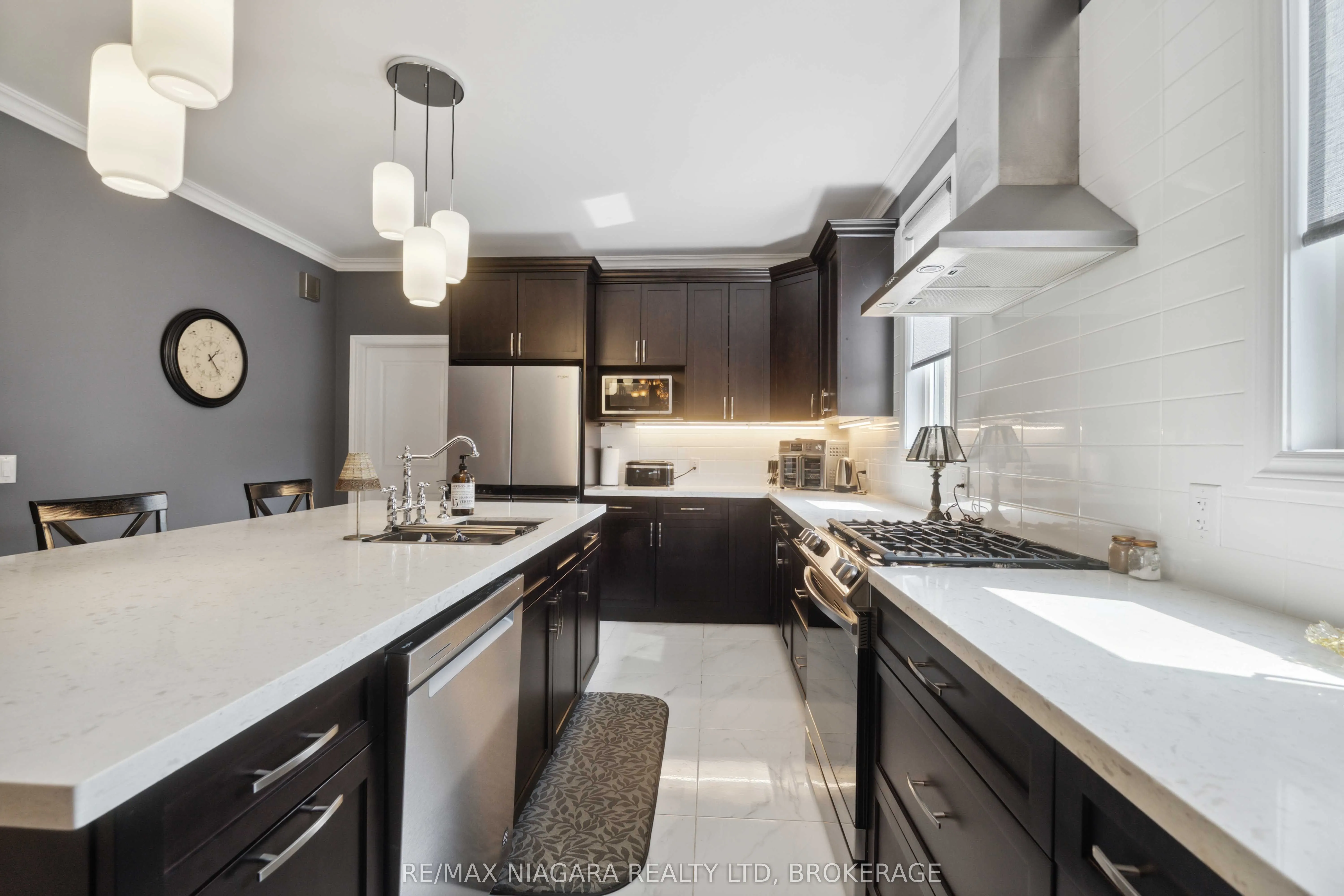 3555 CANFIELD Crescent