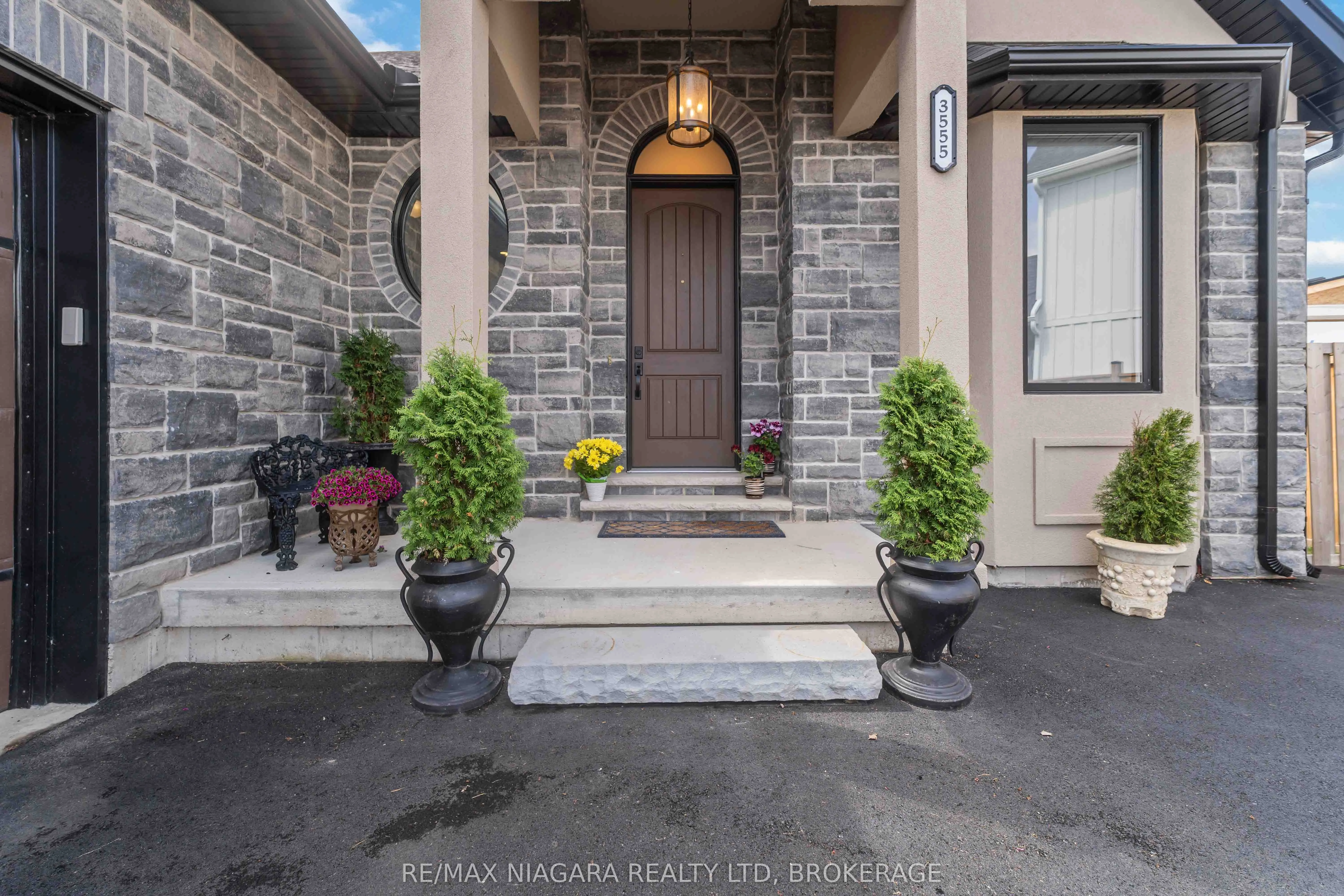 3555 CANFIELD Crescent