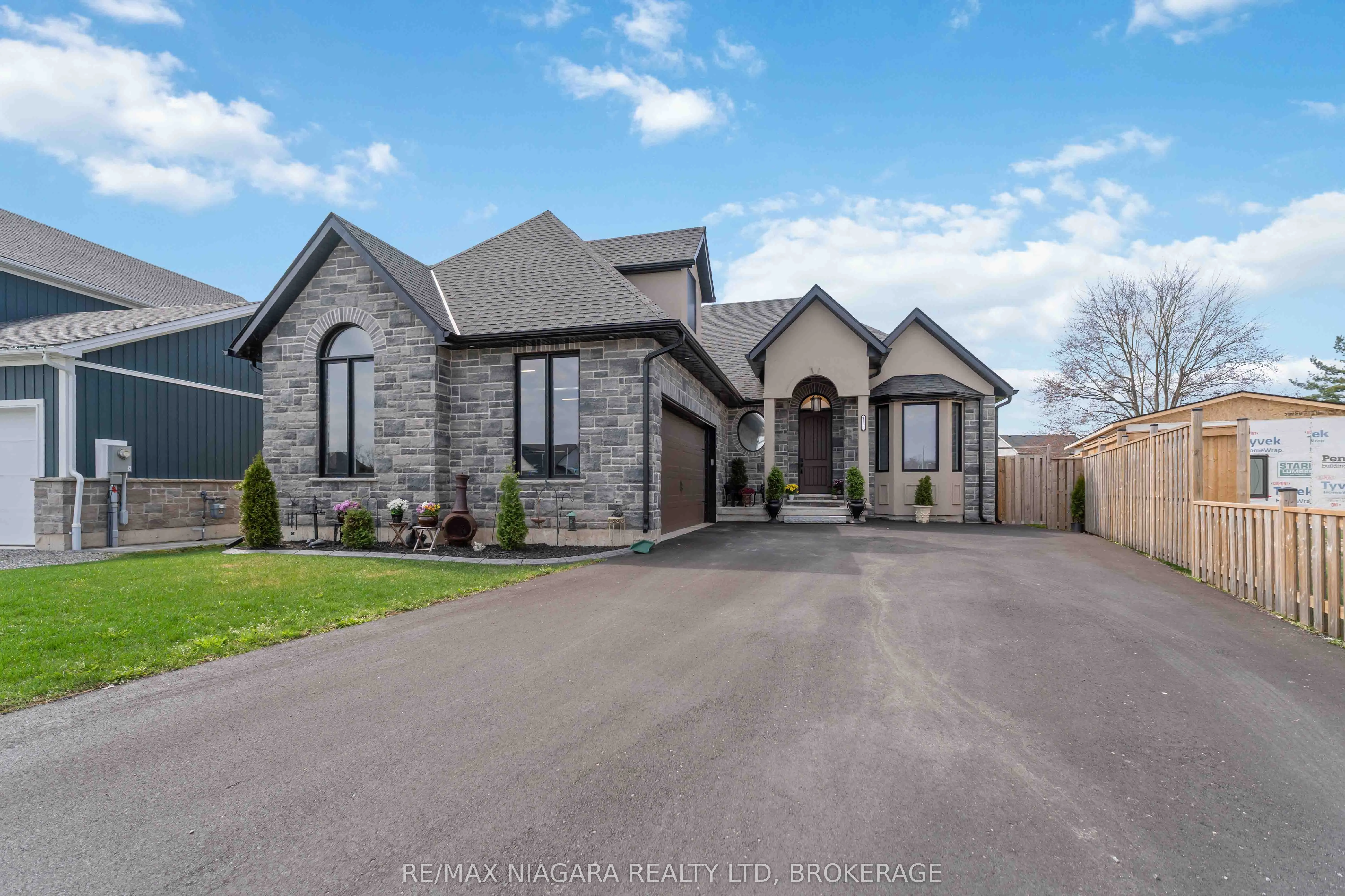 3555 CANFIELD Crescent