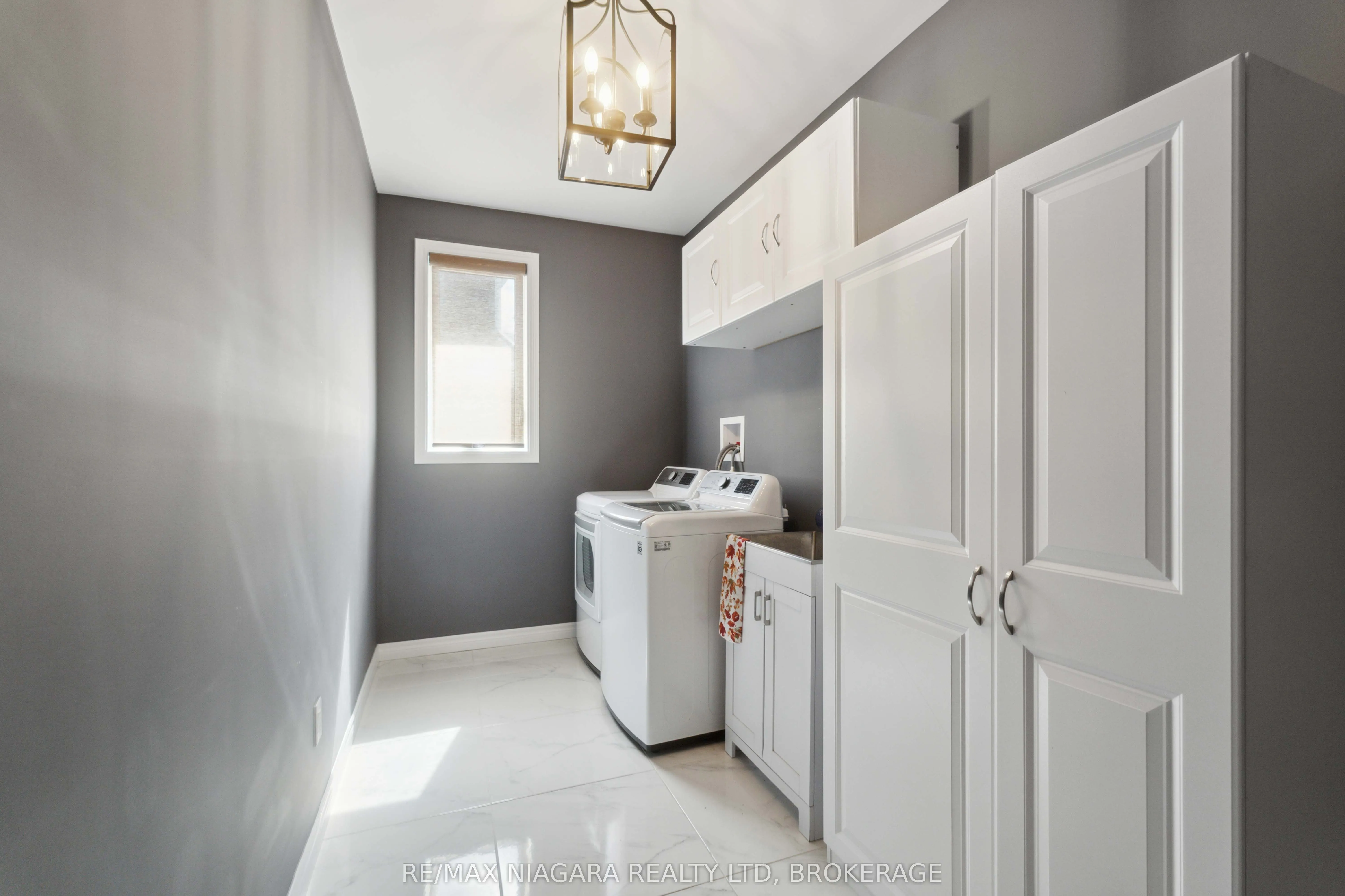 3555 CANFIELD Crescent