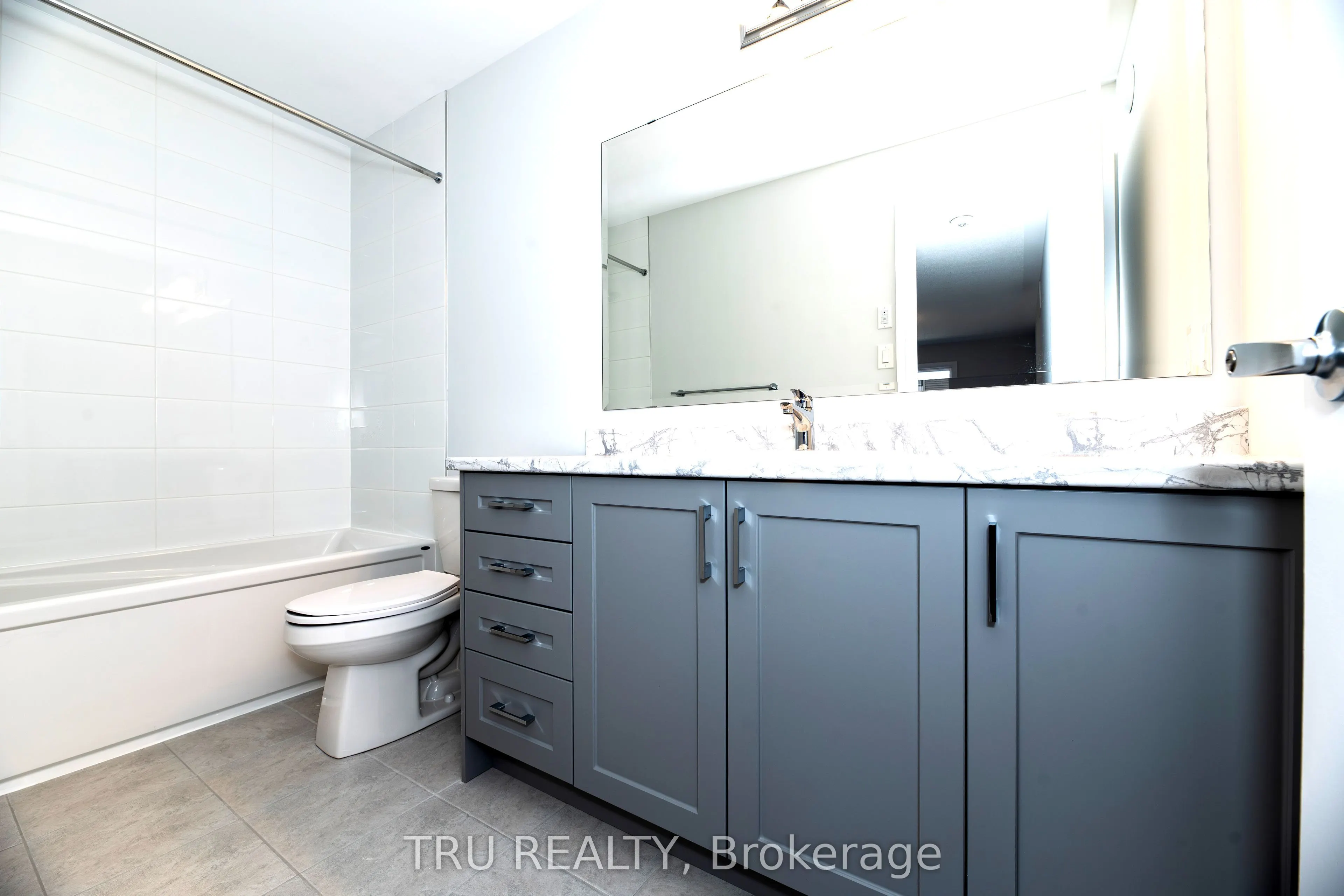 517 Woodlily Private