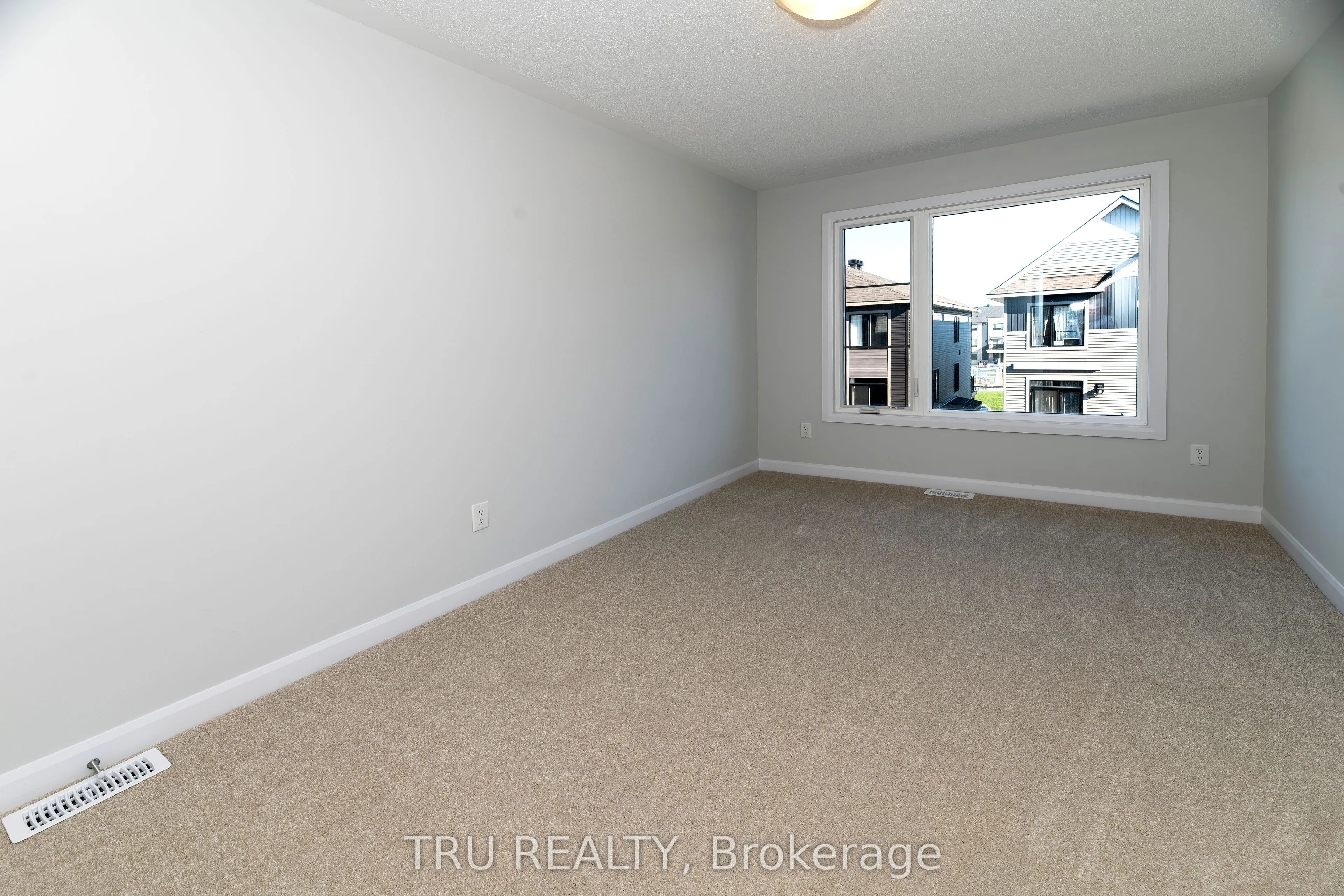 517 Woodlily Private