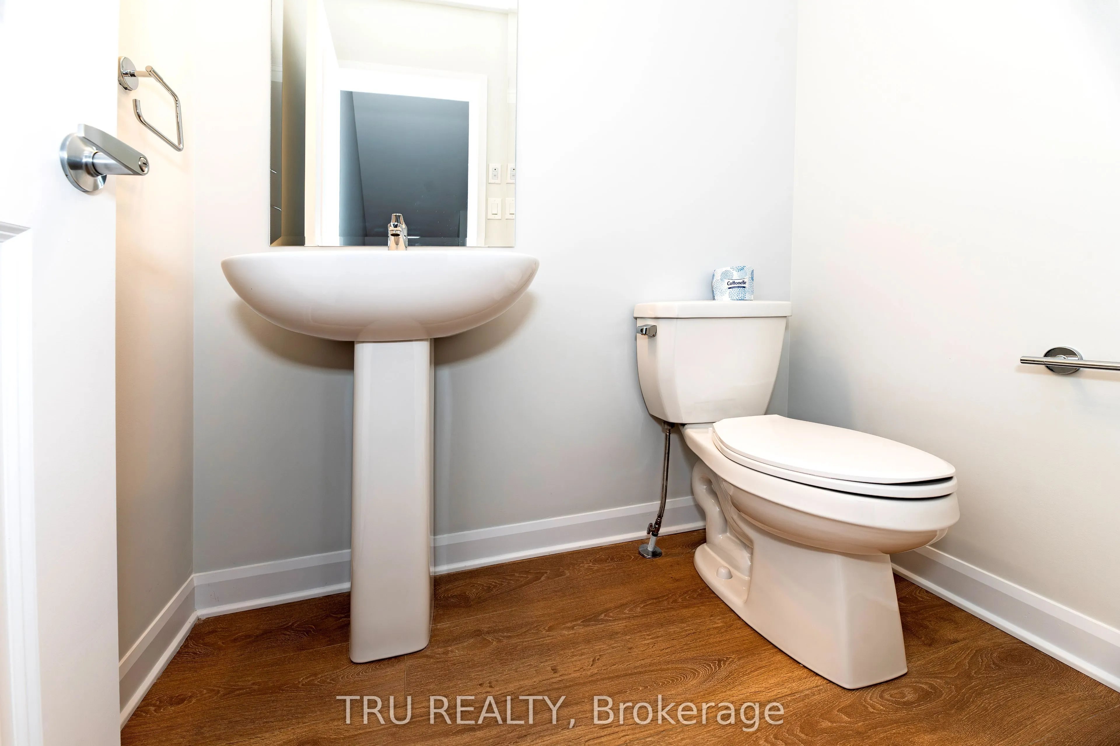 517 Woodlily Private