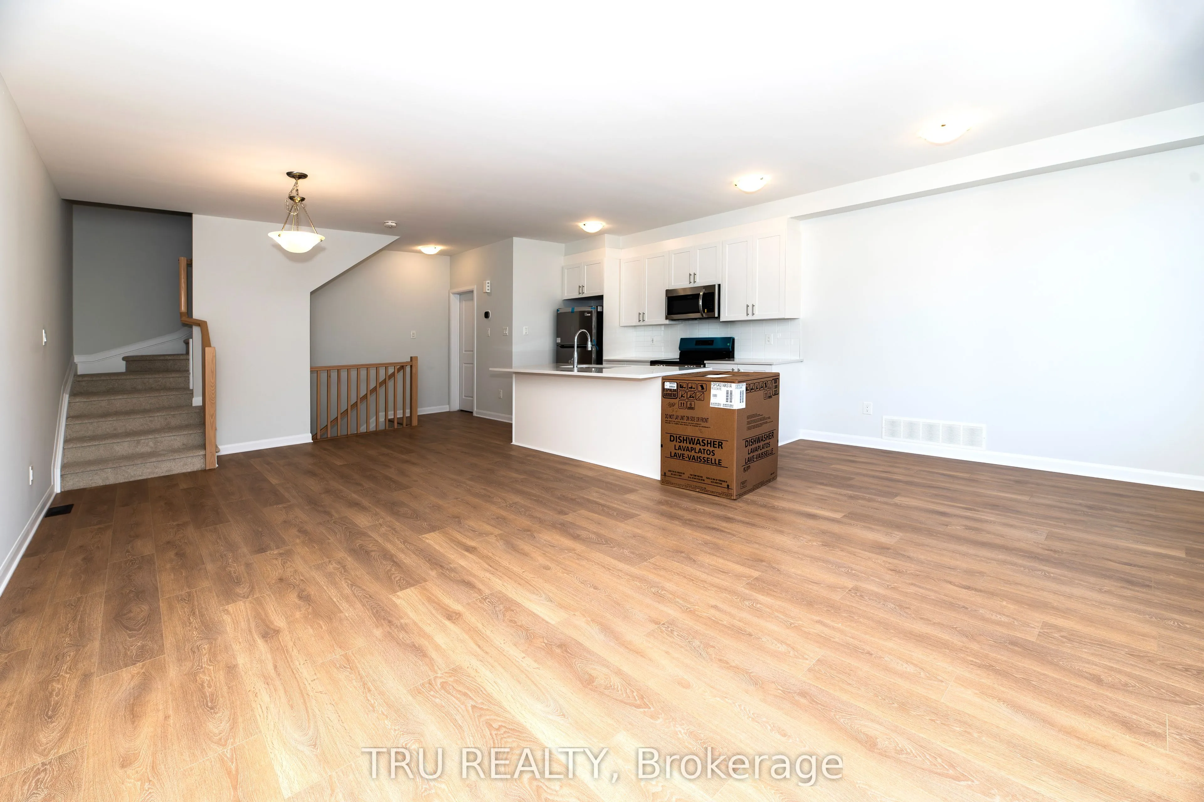 517 Woodlily Private