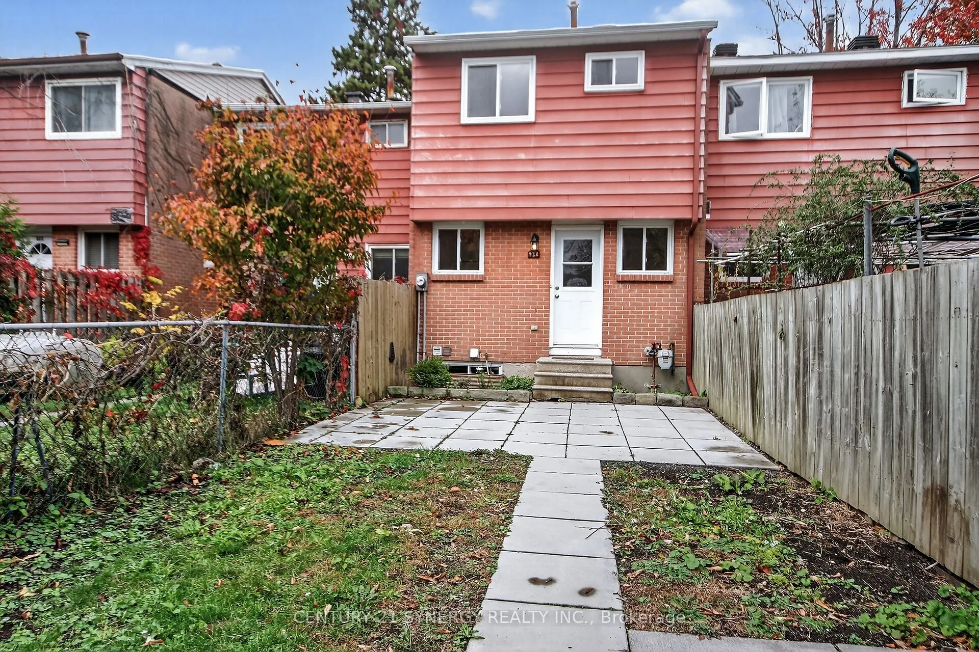 928 Meadowlands Drive