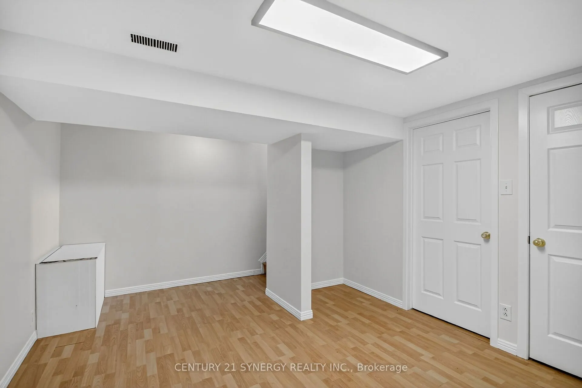 928 Meadowlands Drive