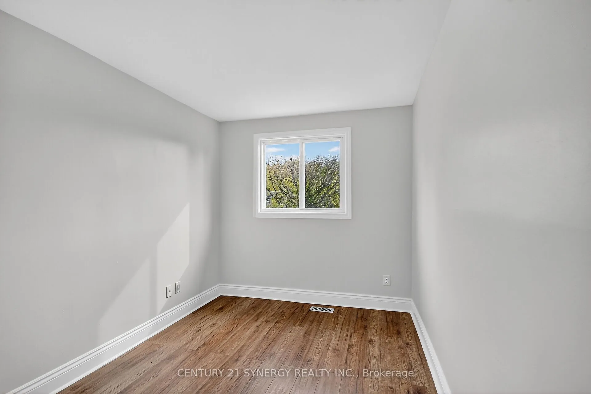 928 Meadowlands Drive