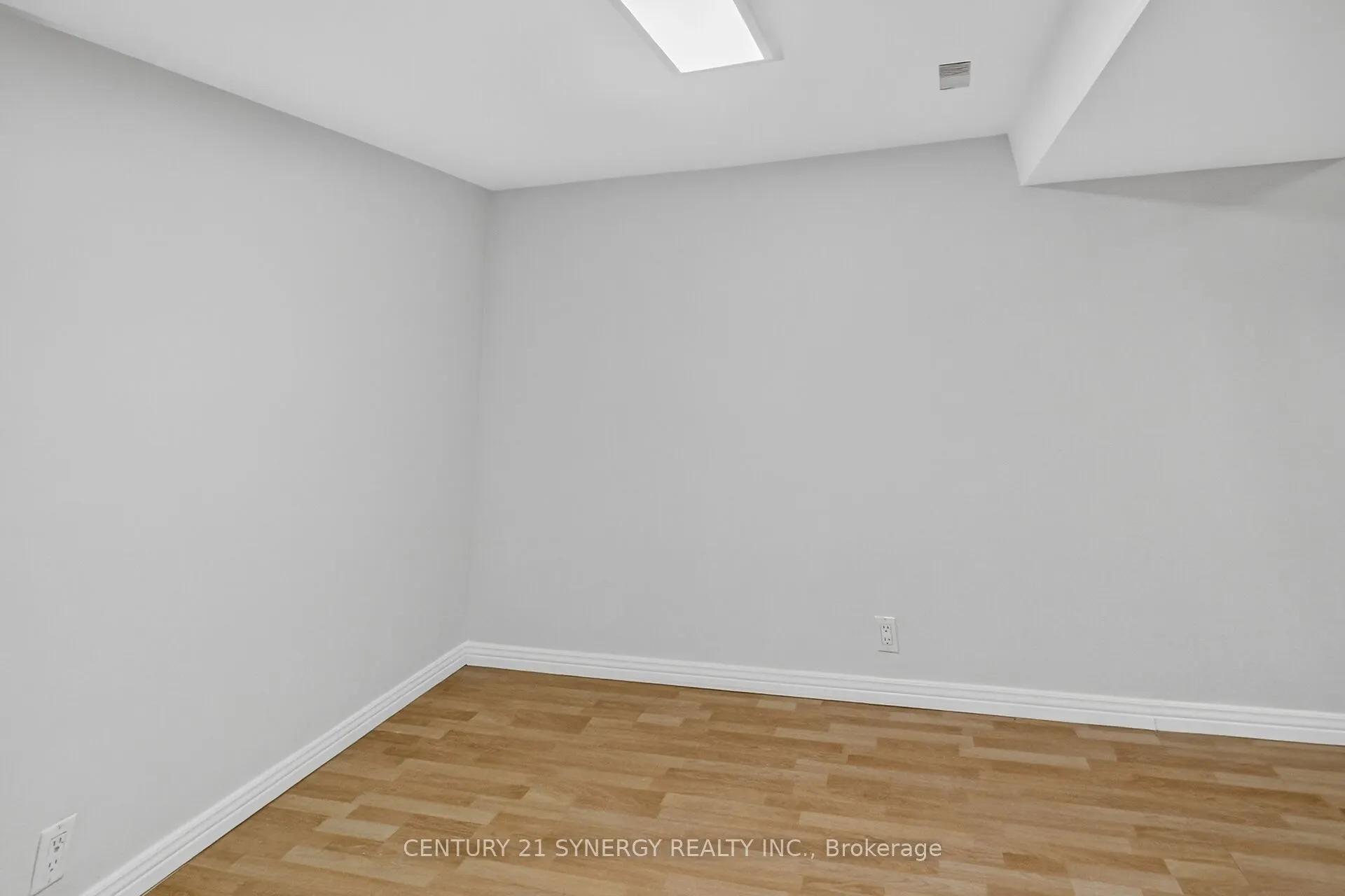 928 Meadowlands Drive