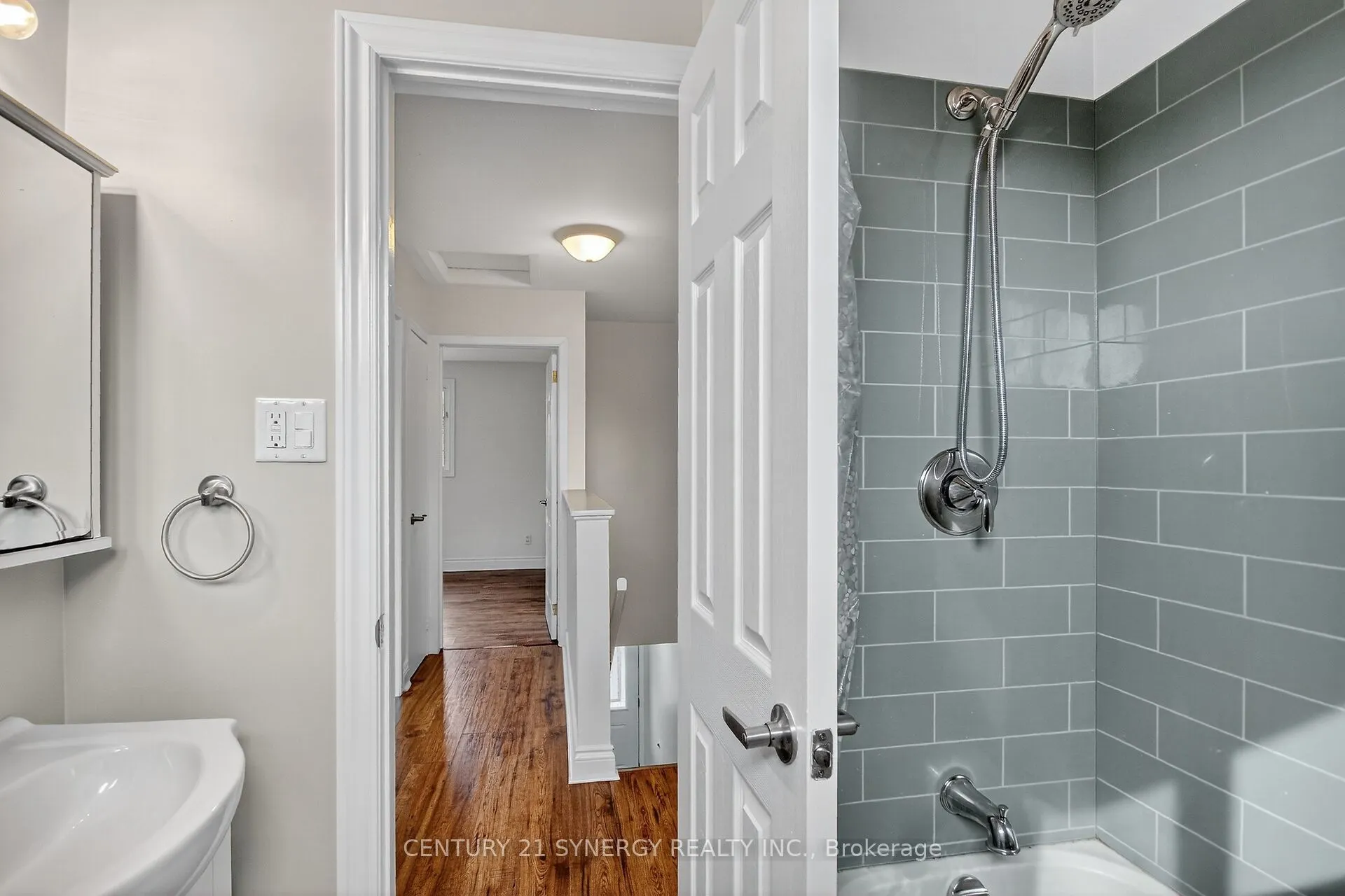 928 Meadowlands Drive