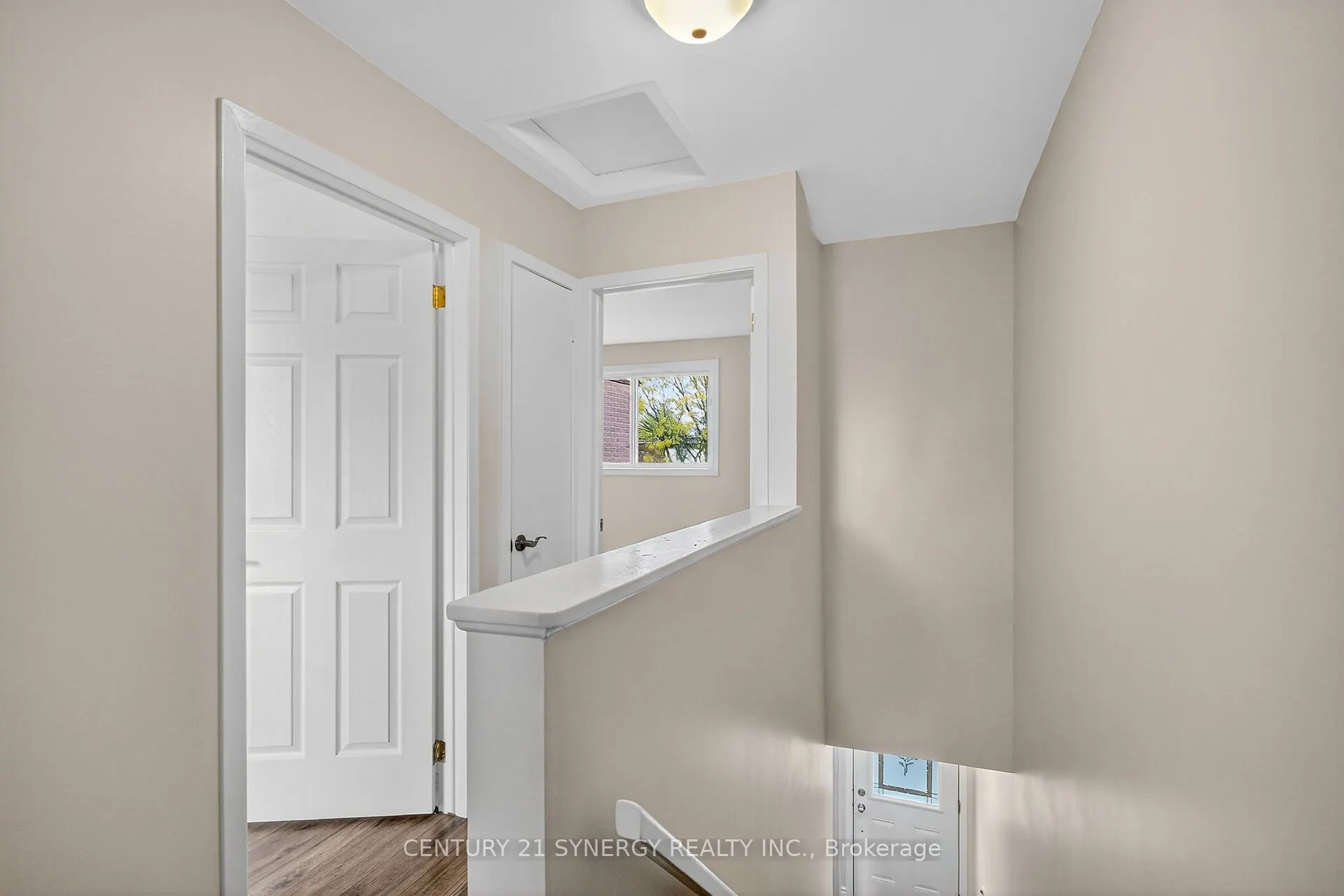 928 Meadowlands Drive