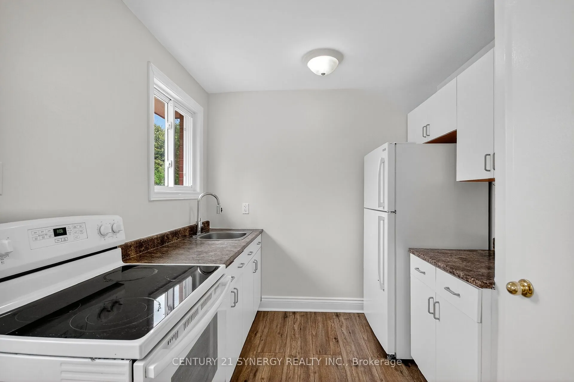 928 Meadowlands Drive