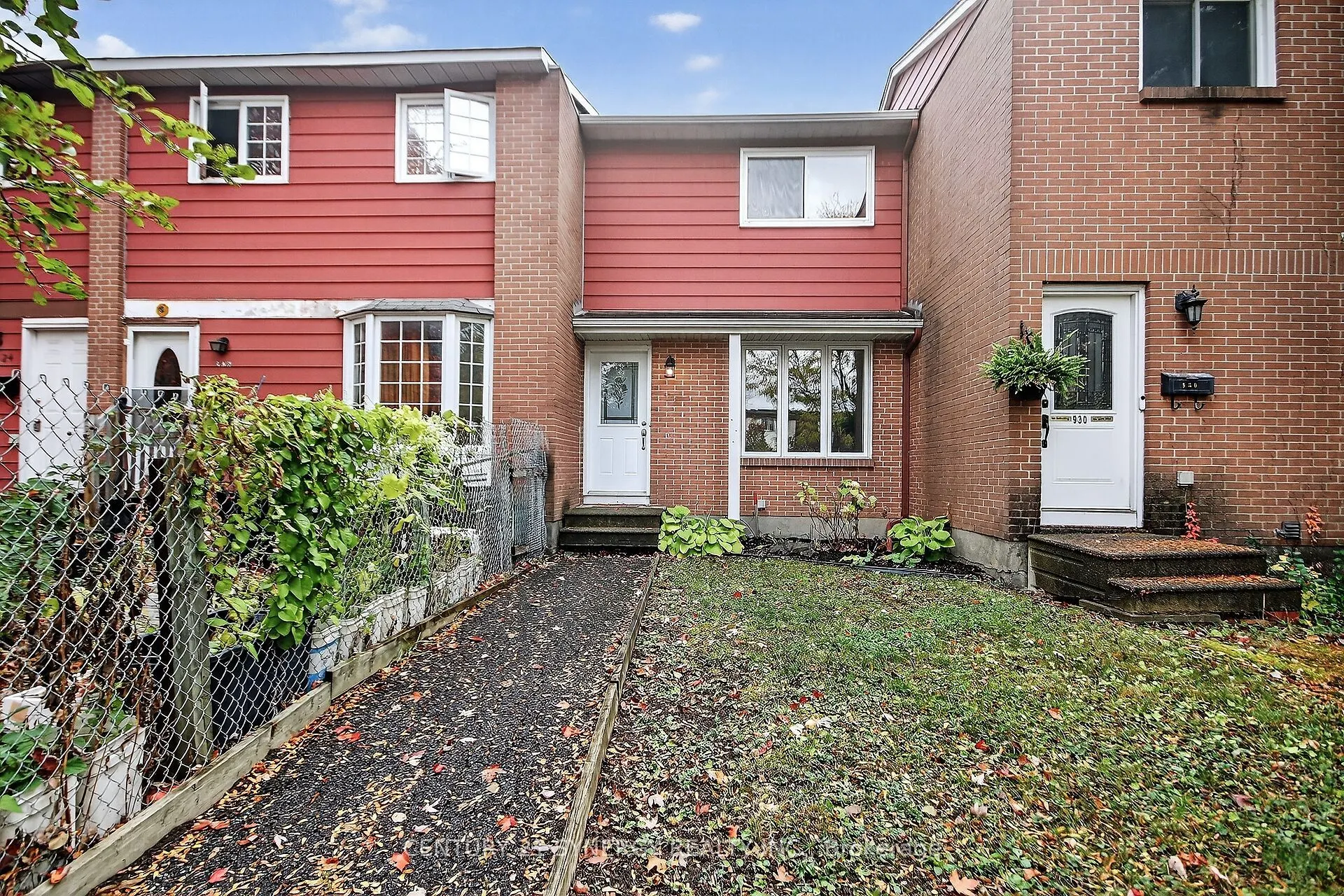 928 Meadowlands Drive