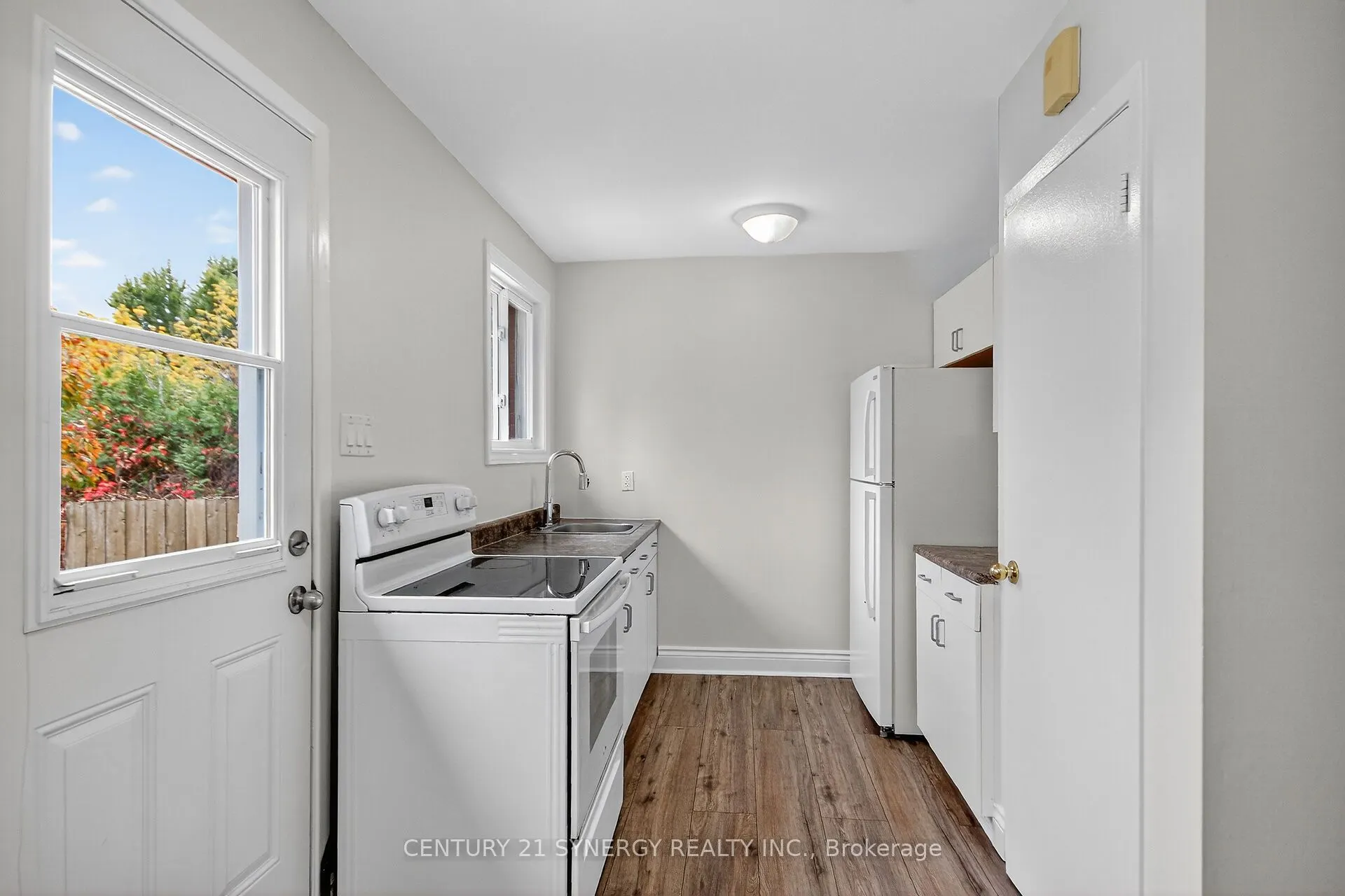 928 Meadowlands Drive