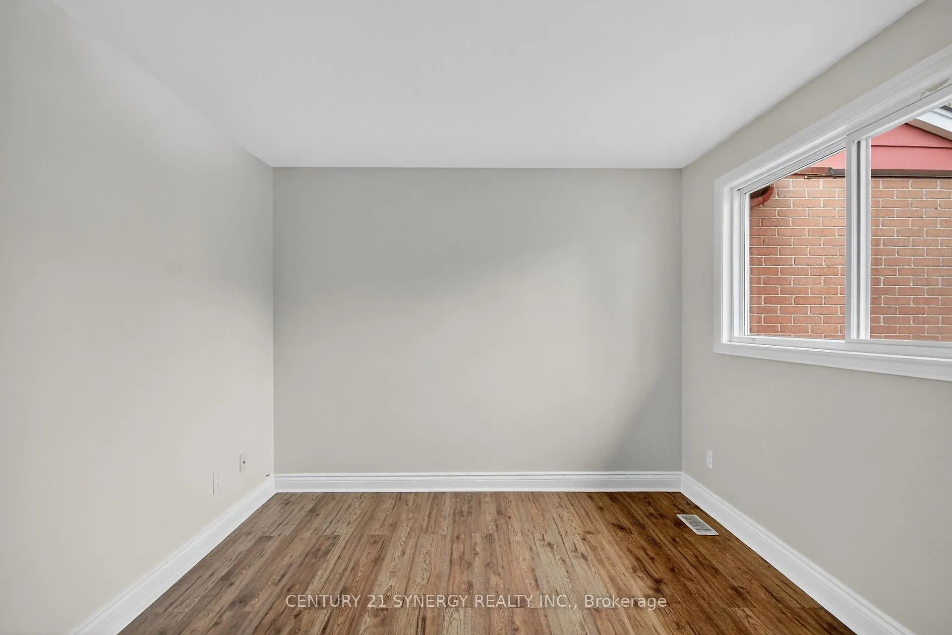 928 Meadowlands Drive