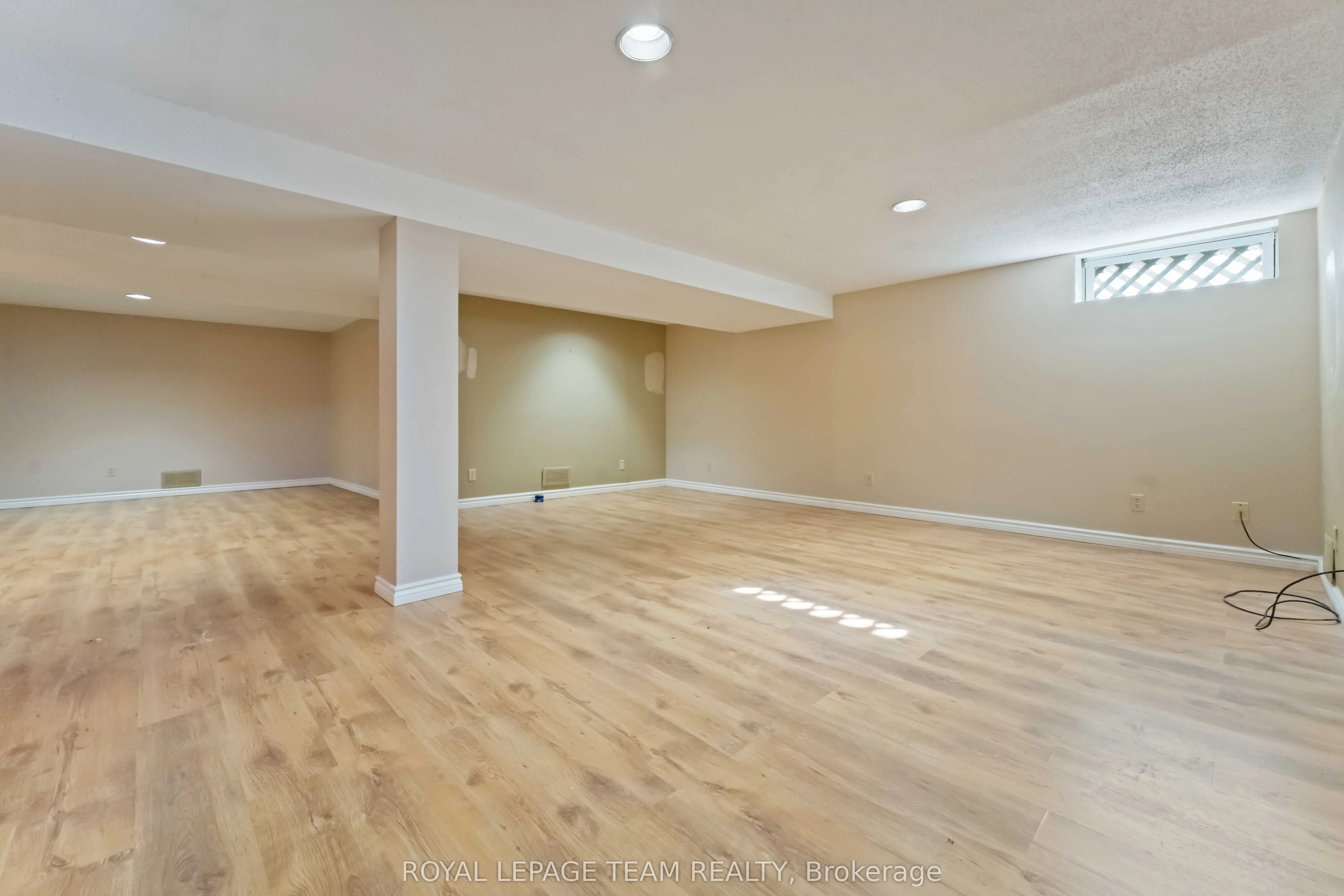 1094 Alenmede Crescent