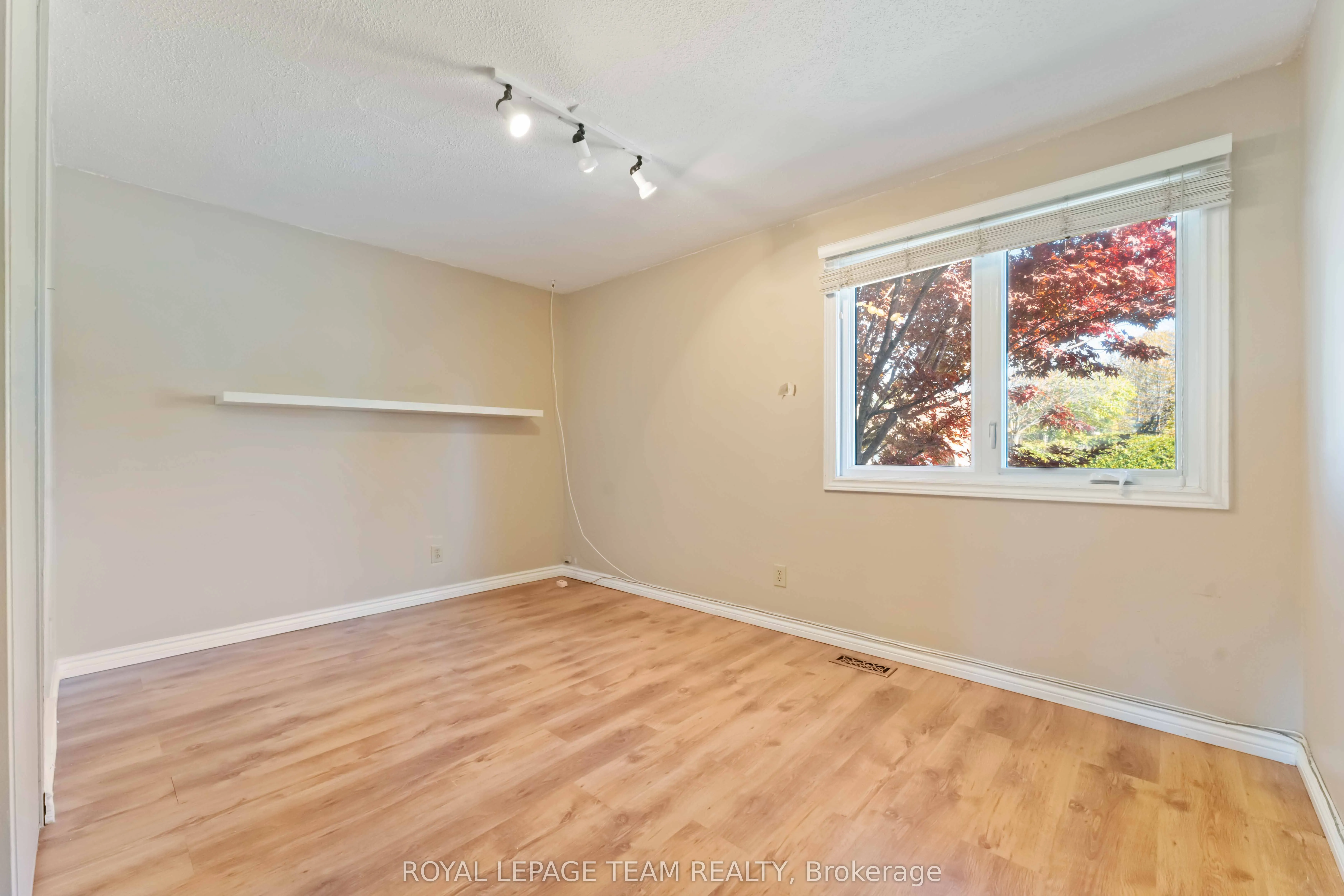 1094 Alenmede Crescent