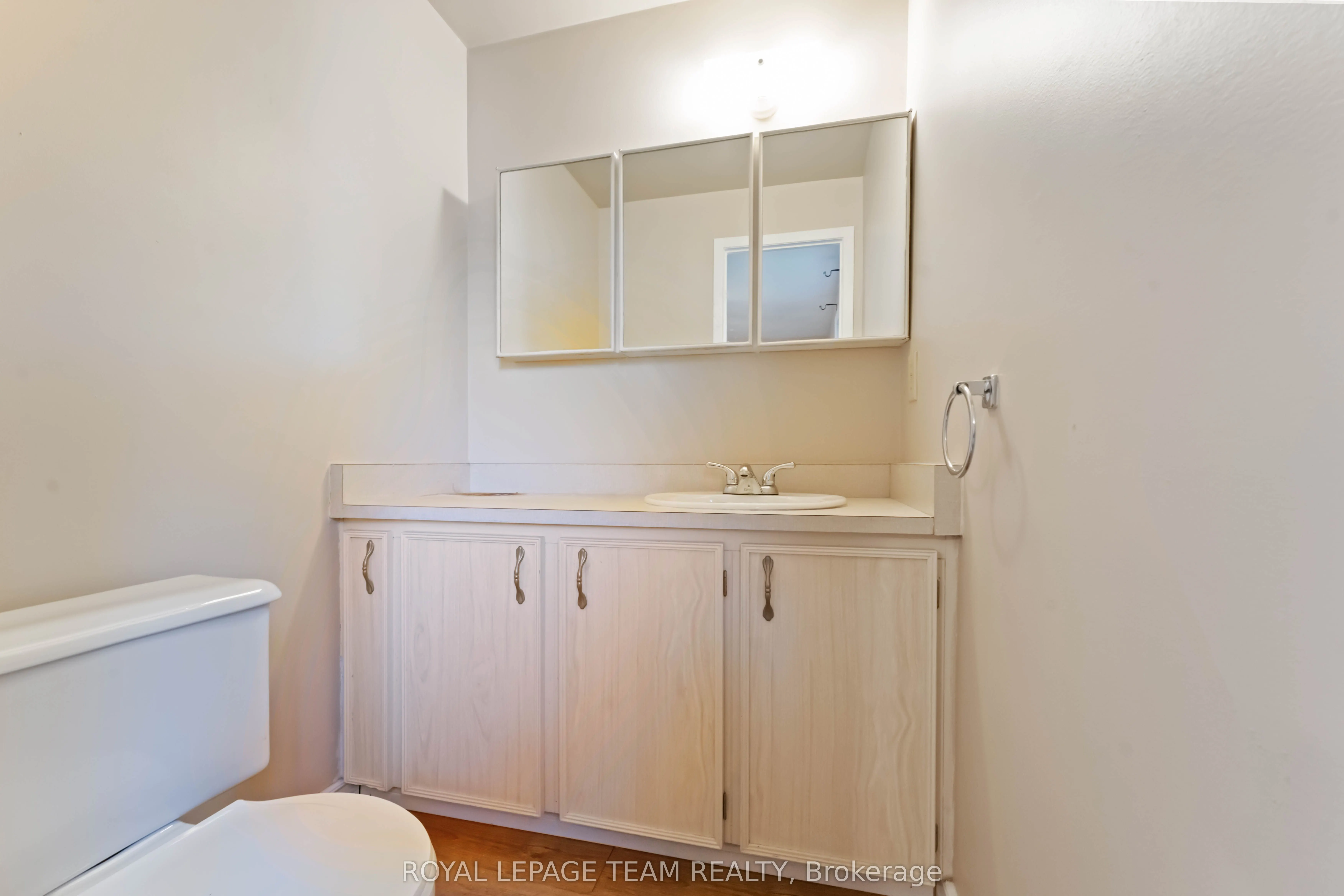 1094 Alenmede Crescent