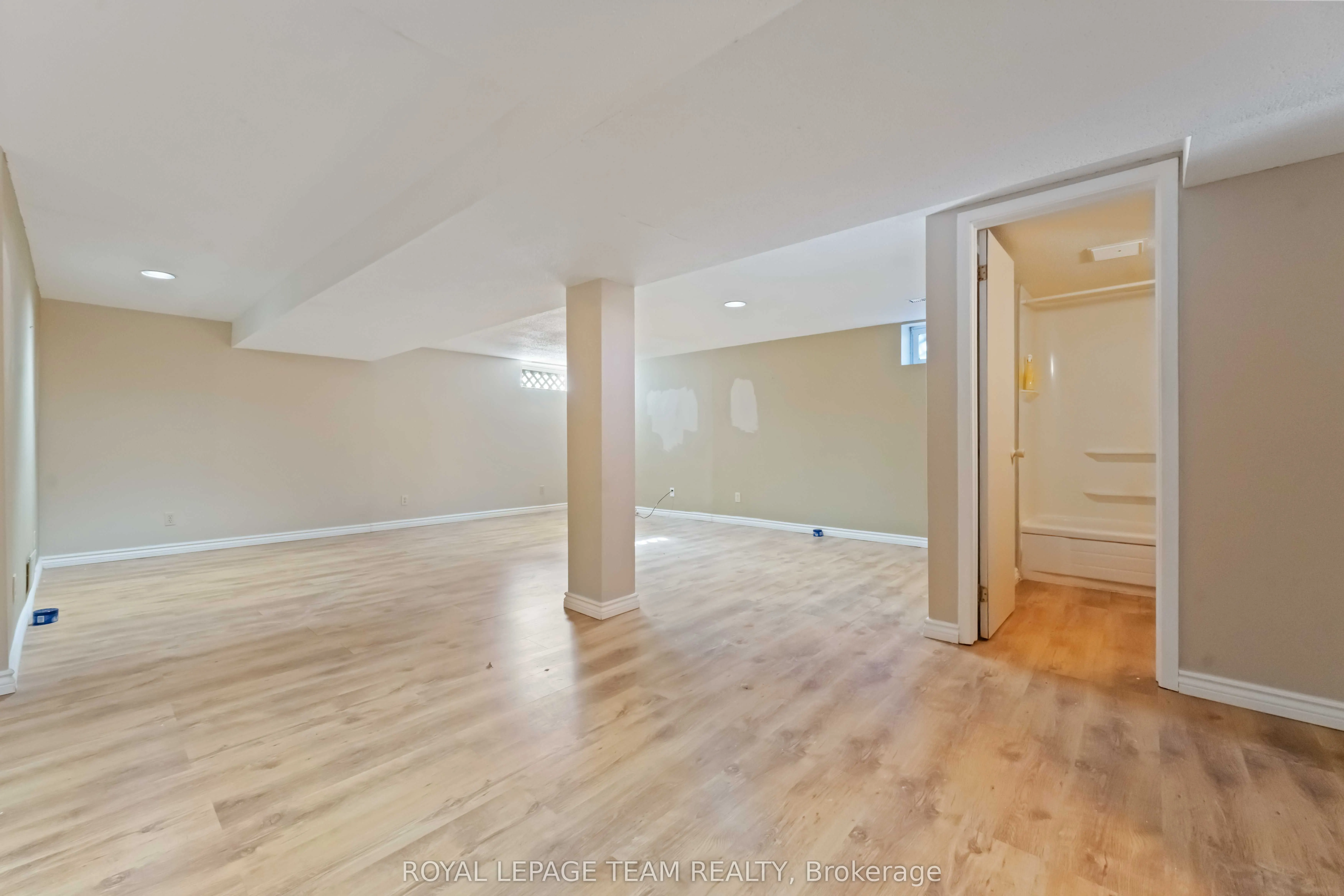 1094 Alenmede Crescent