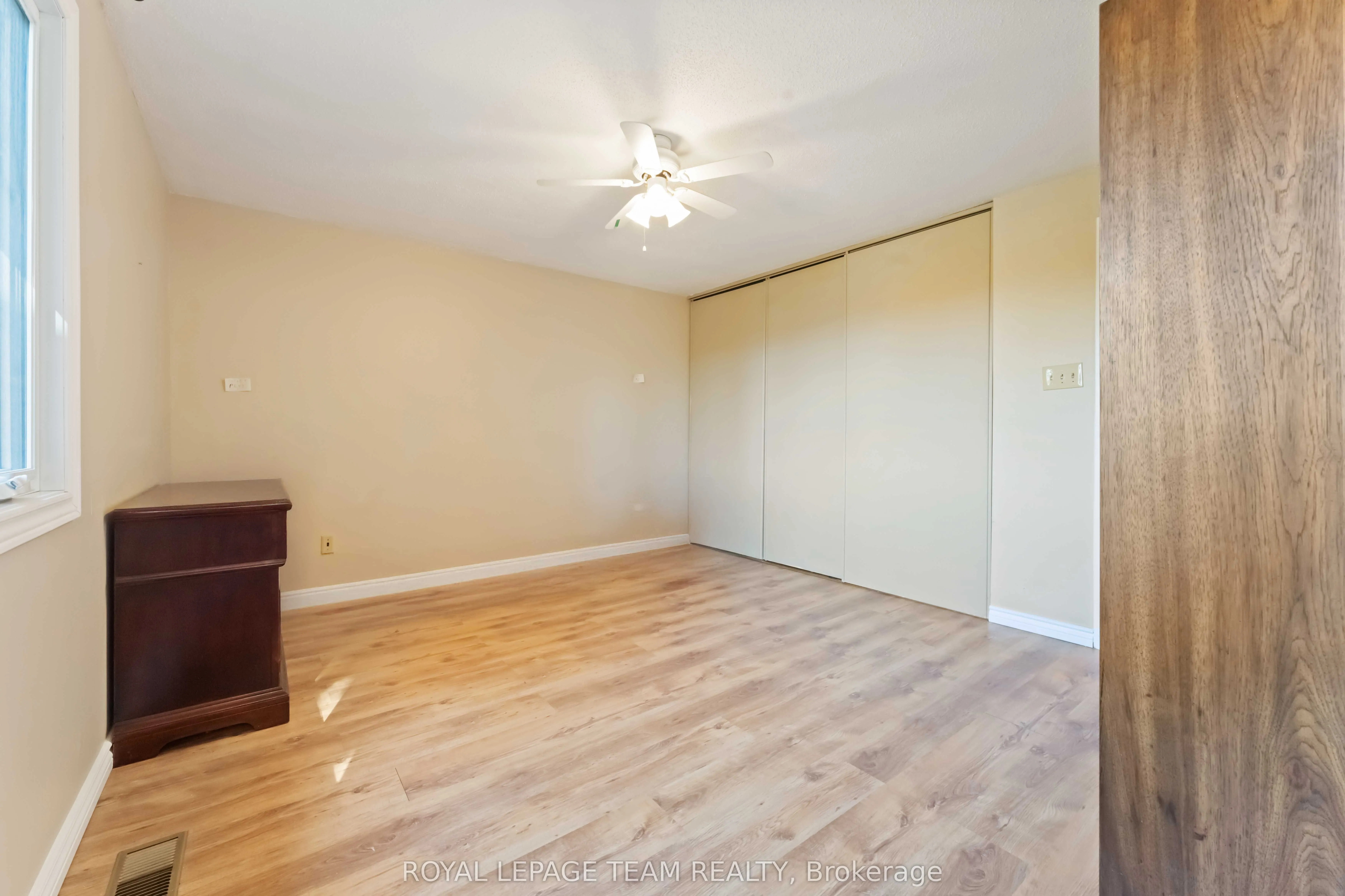 1094 Alenmede Crescent