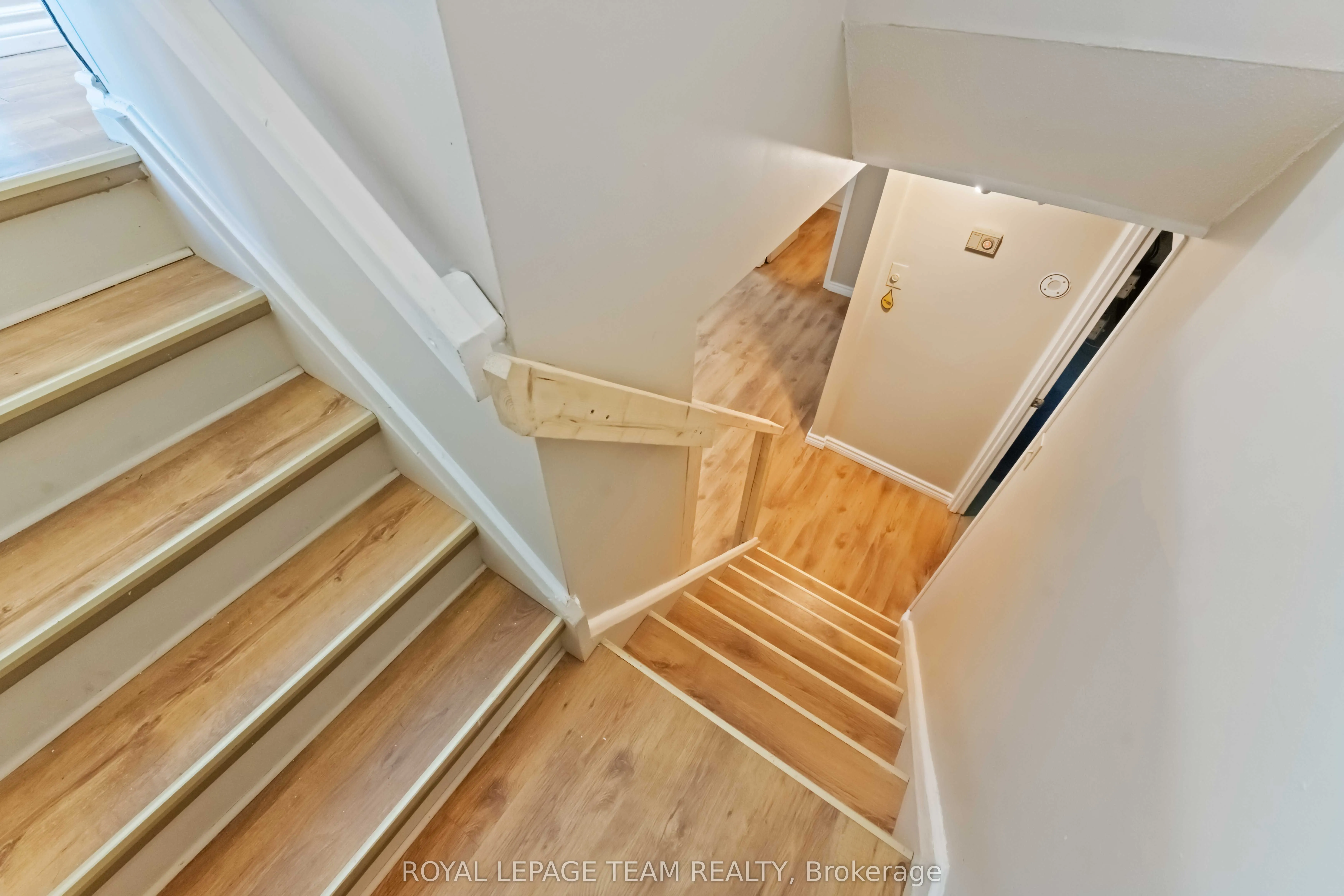 1094 Alenmede Crescent