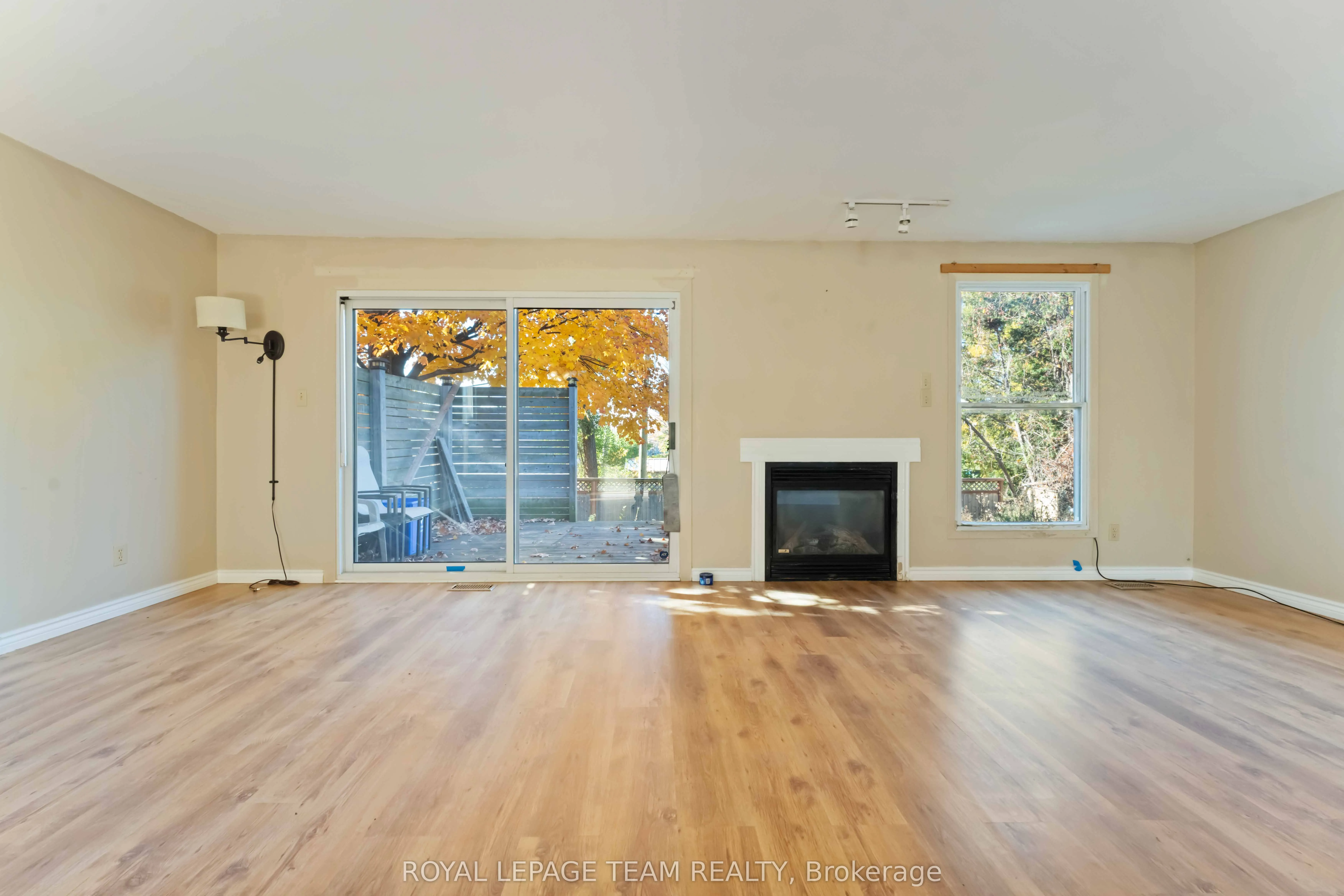 1094 Alenmede Crescent