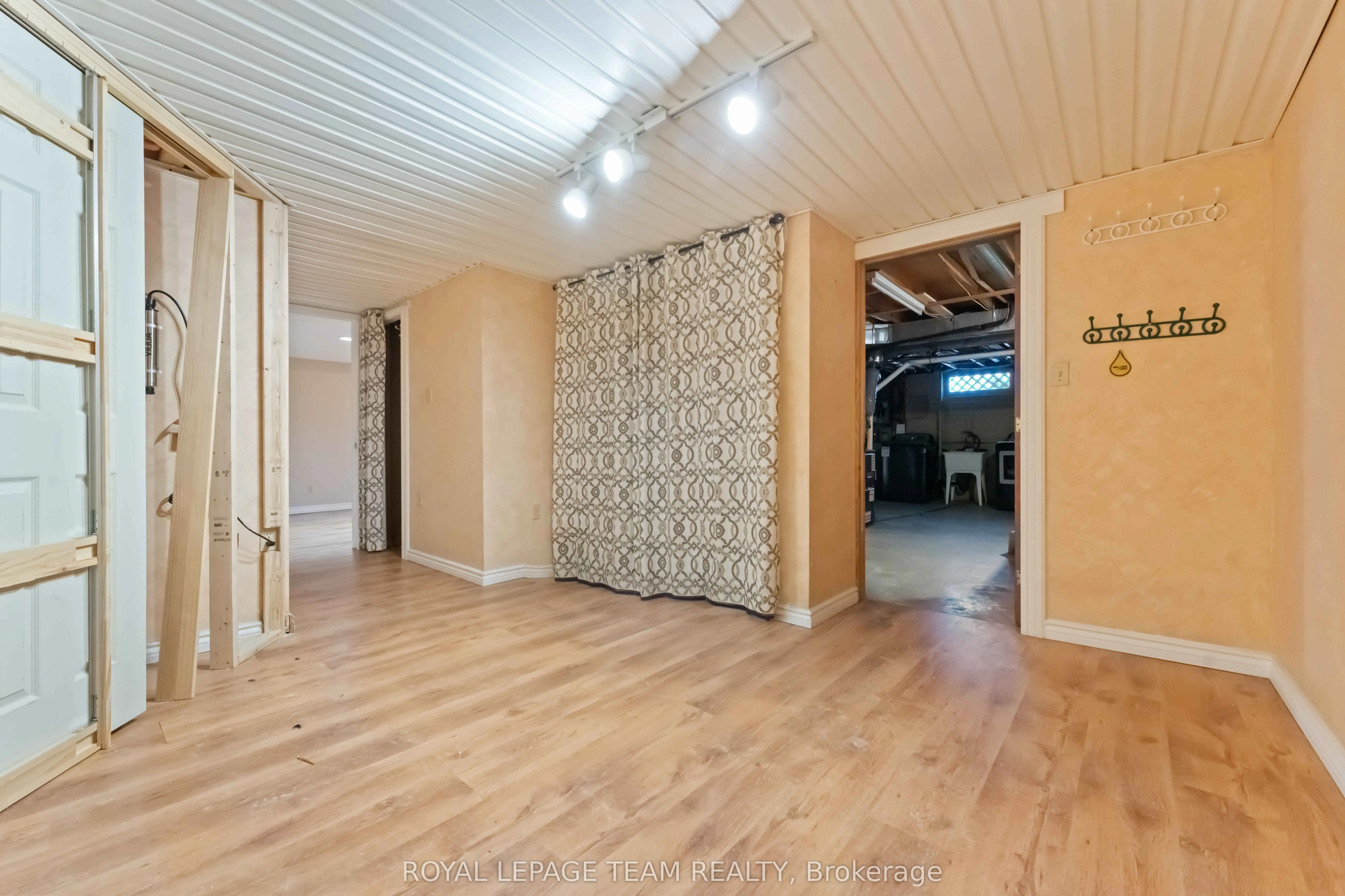 1094 Alenmede Crescent