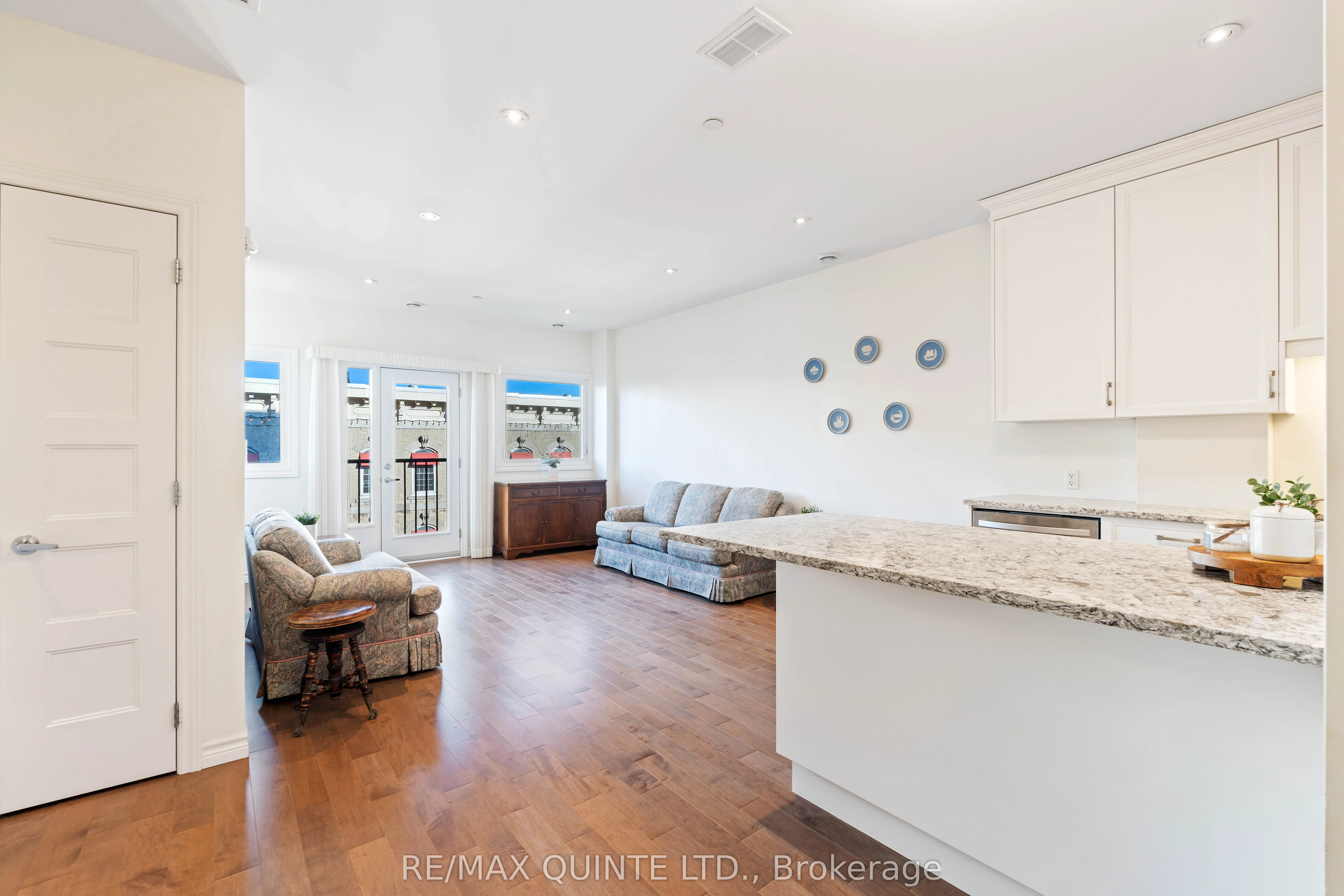 199 Front Street, #303