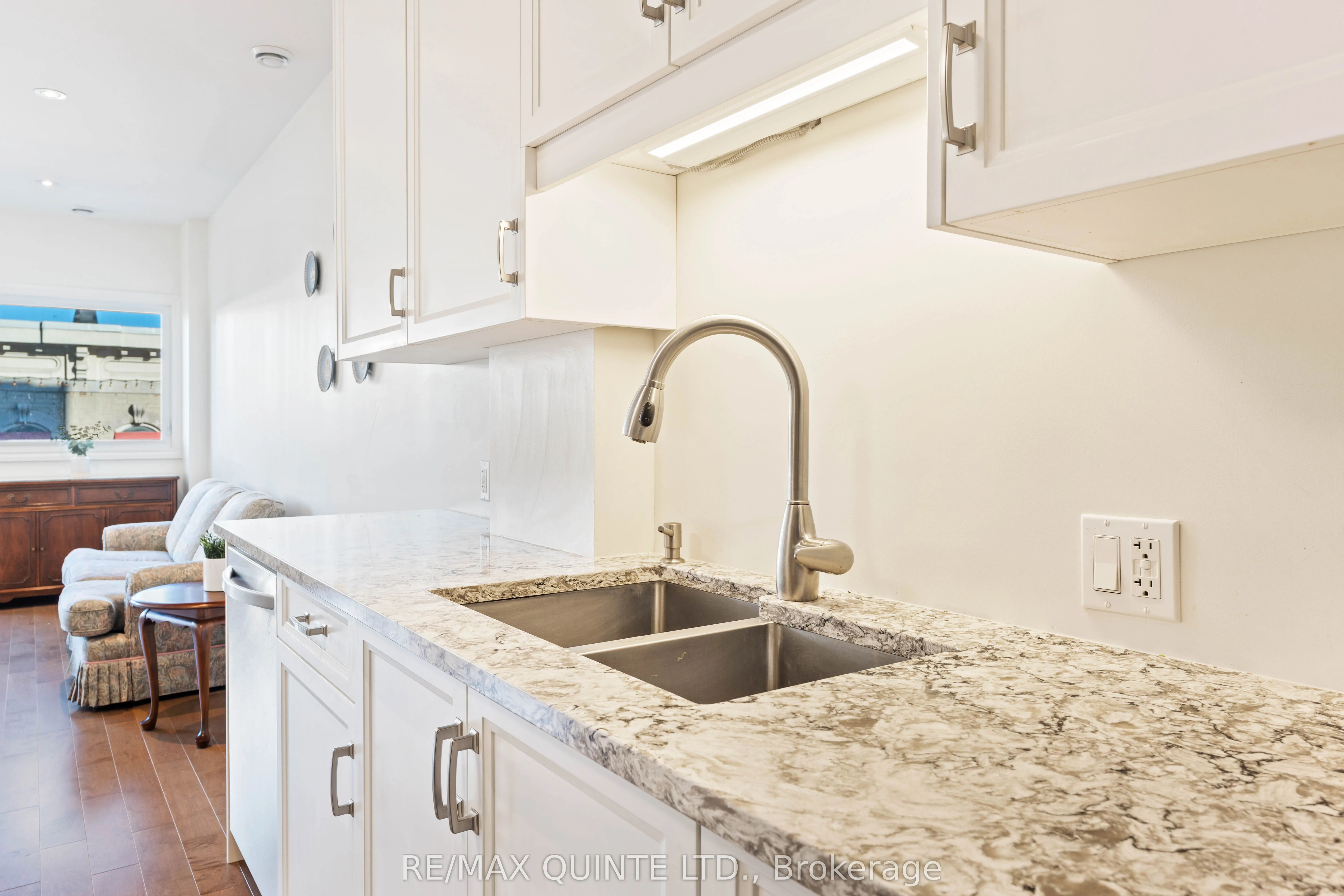 199 Front Street, #303