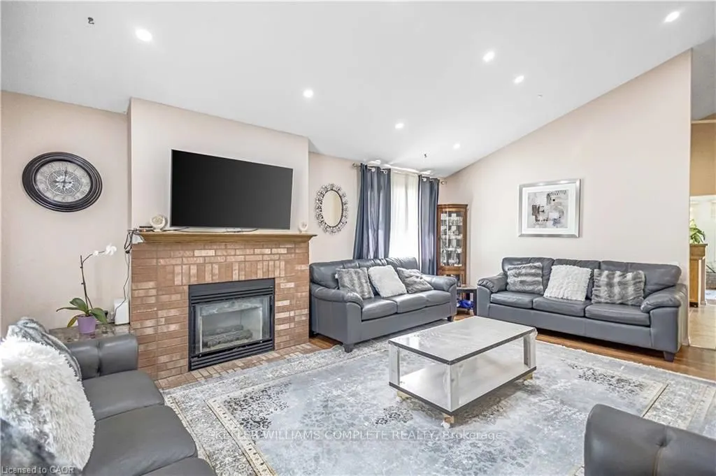 375 SILVERBIRCH Boulevard, #33