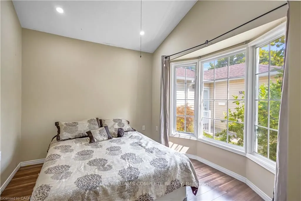 375 SILVERBIRCH Boulevard, #33