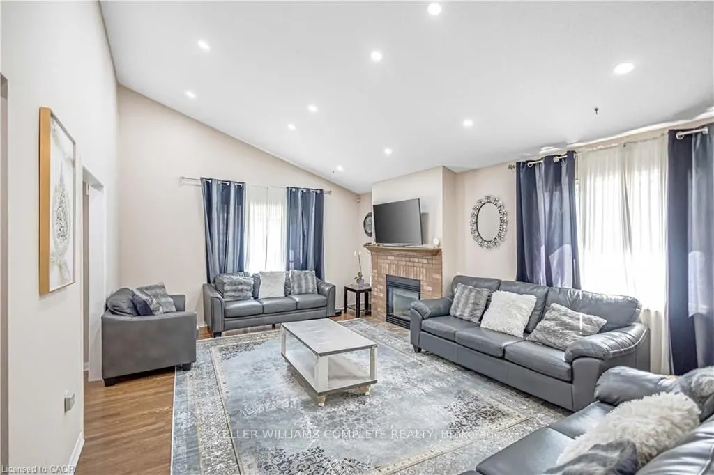 375 SILVERBIRCH Boulevard, #33